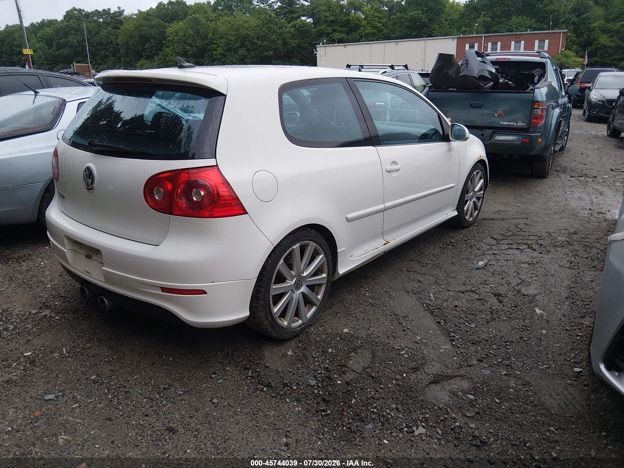 2008 Volkswagen R32   White vin: WVWKC71KX8W175888