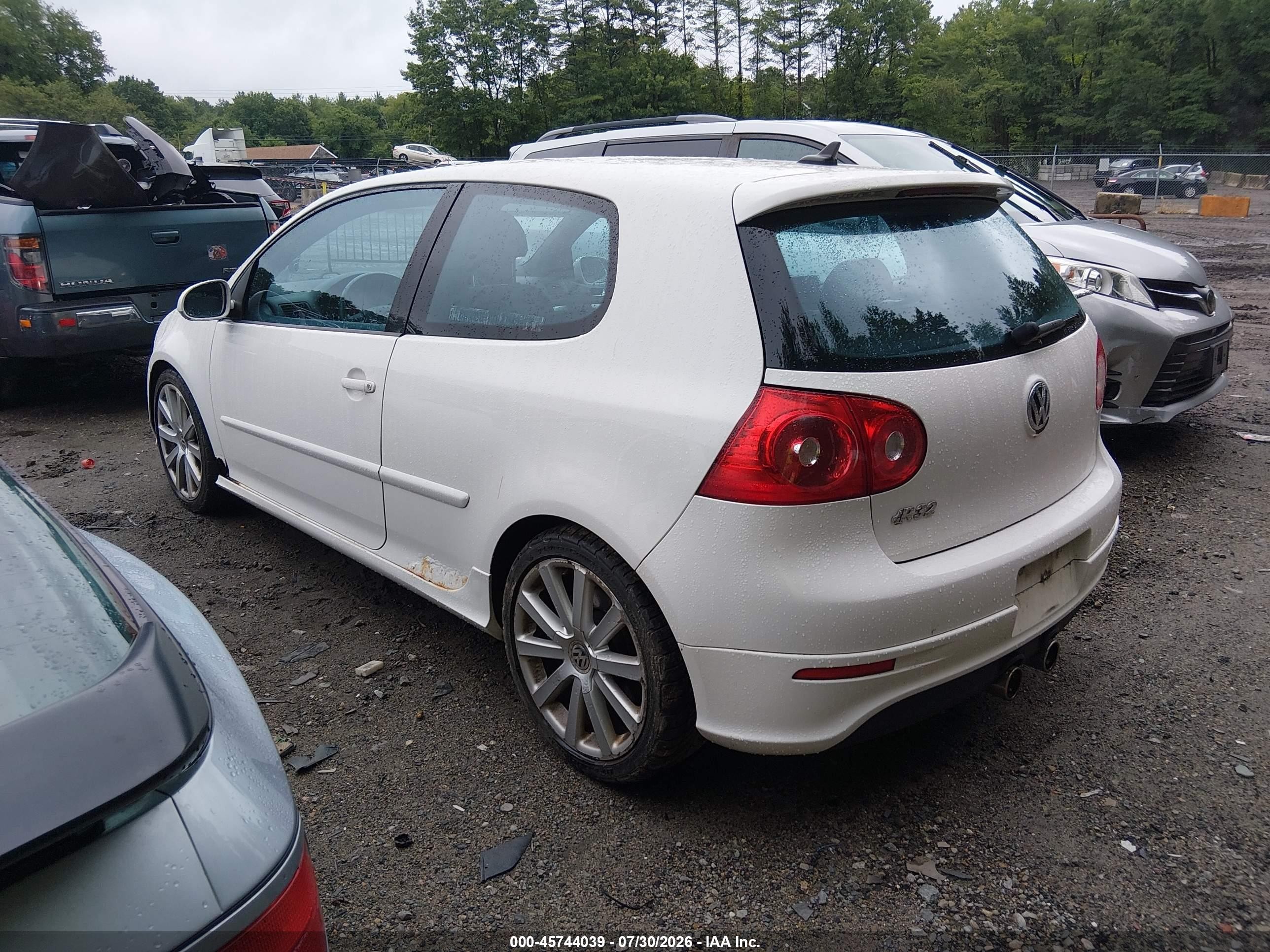 2008 Volkswagen R32   White vin: WVWKC71KX8W175888