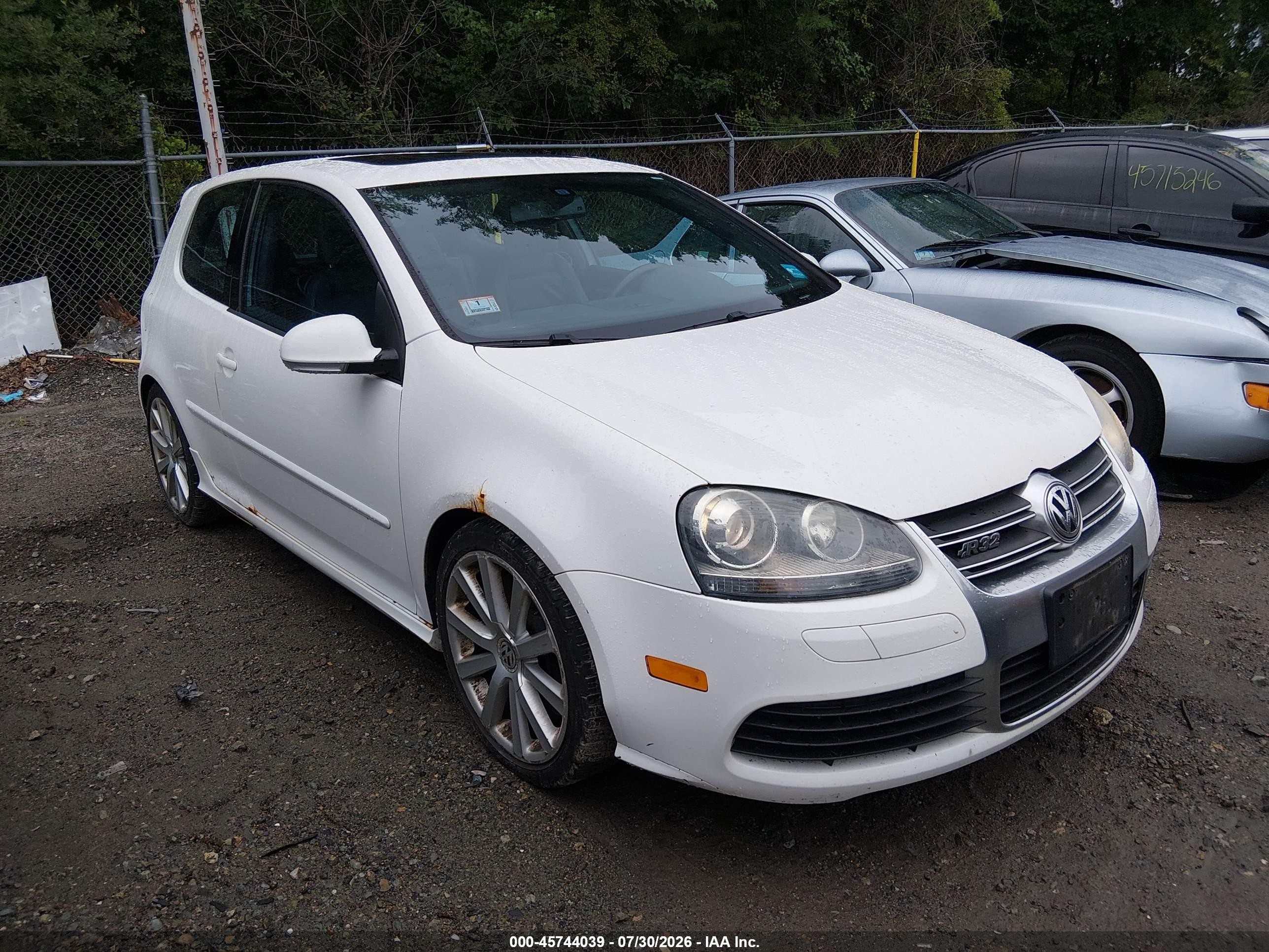 2008 Volkswagen R32   White vin: WVWKC71KX8W175888