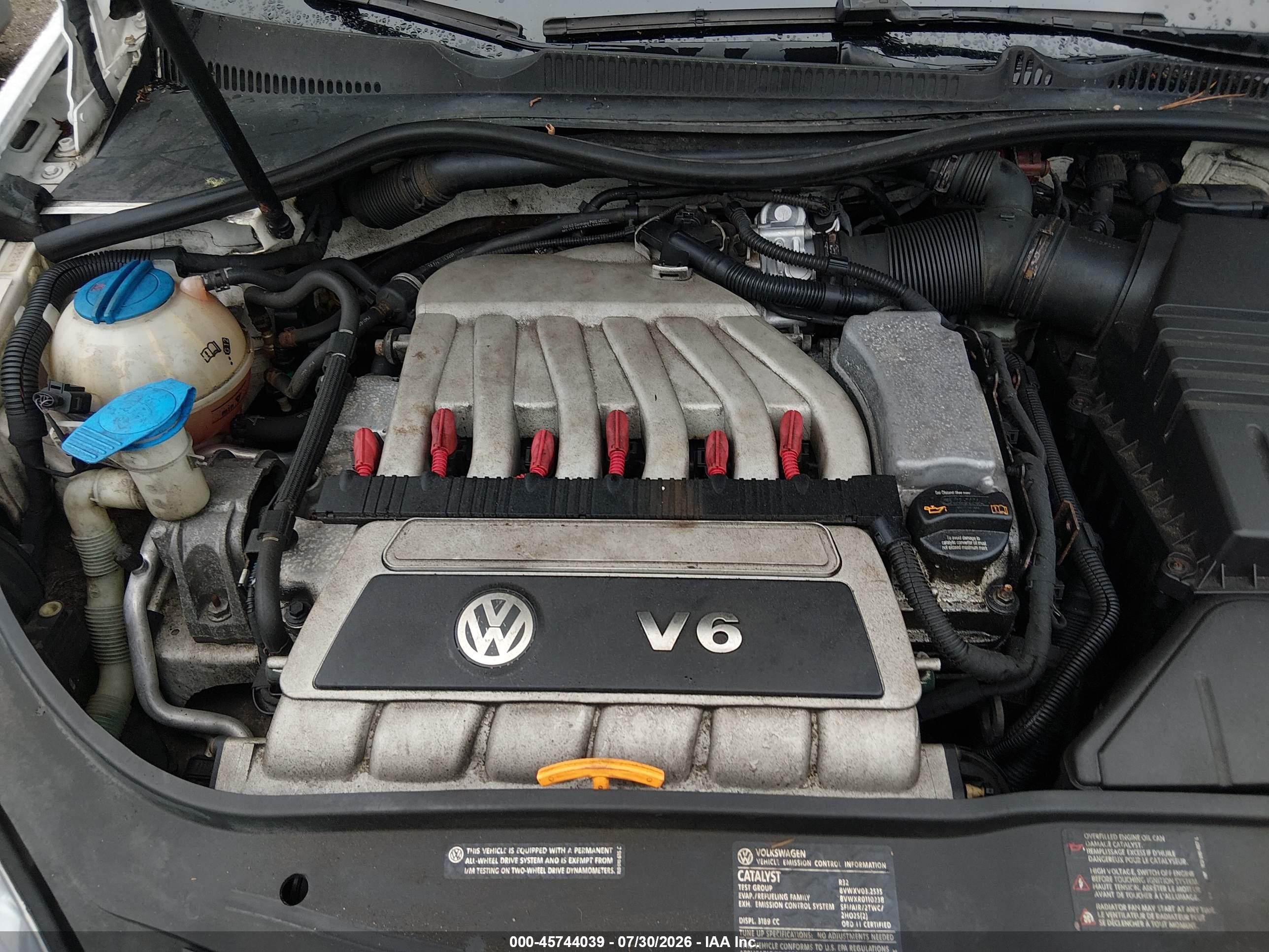 2008 Volkswagen R32   White vin: WVWKC71KX8W175888