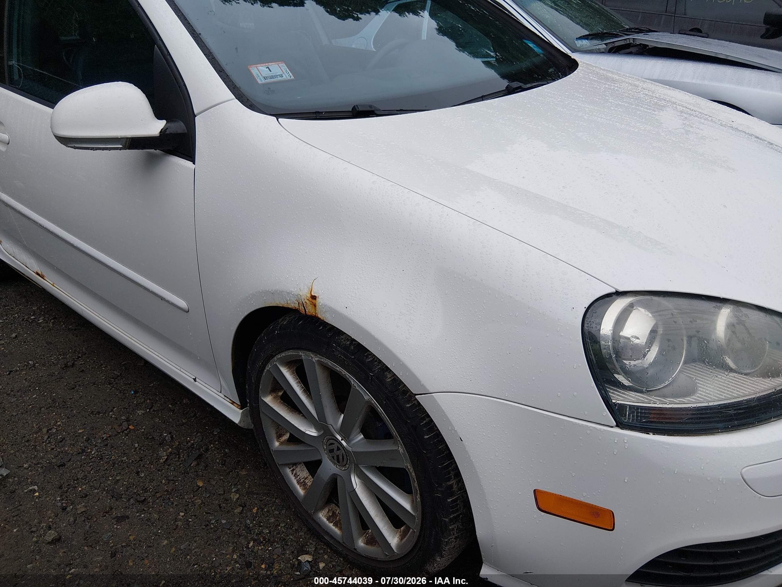 2008 Volkswagen R32   White vin: WVWKC71KX8W175888