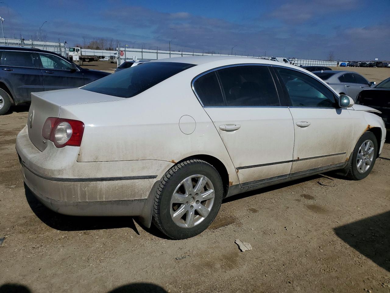 2007 Volkswagen Passat 2.0t Luxury Leather White vin: WVWKK73C17P030062