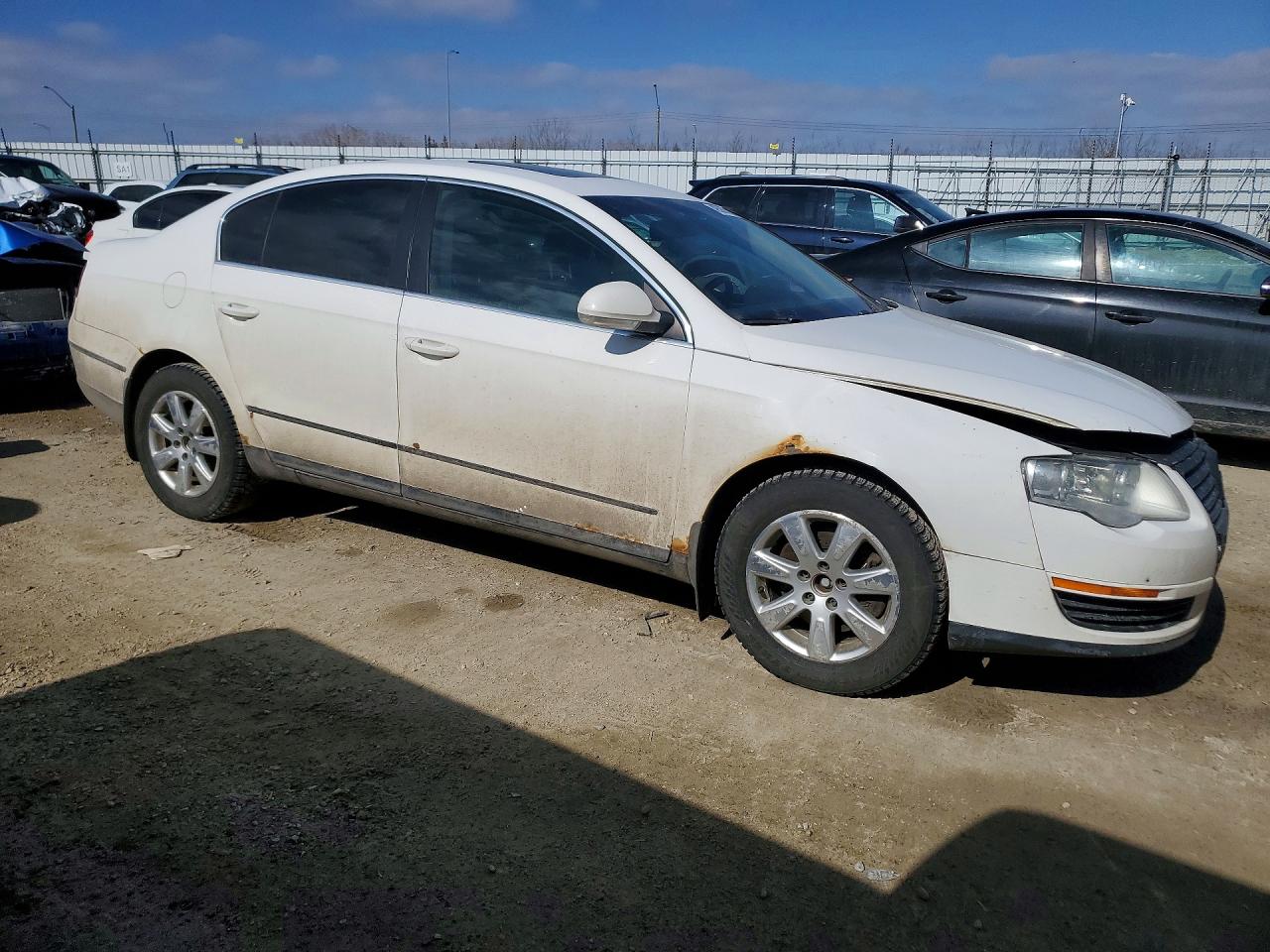 2007 Volkswagen Passat 2.0t Luxury Leather White vin: WVWKK73C17P030062