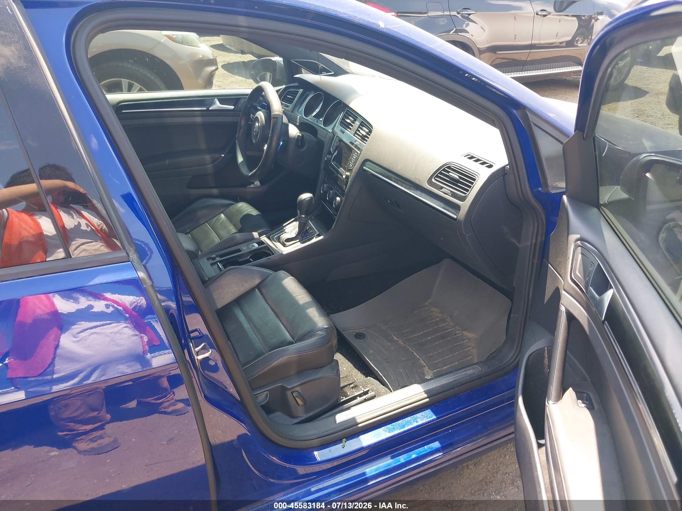 2015 Volkswagen Golf R 4-door Blue vin: WVWLF7AU4FW181096