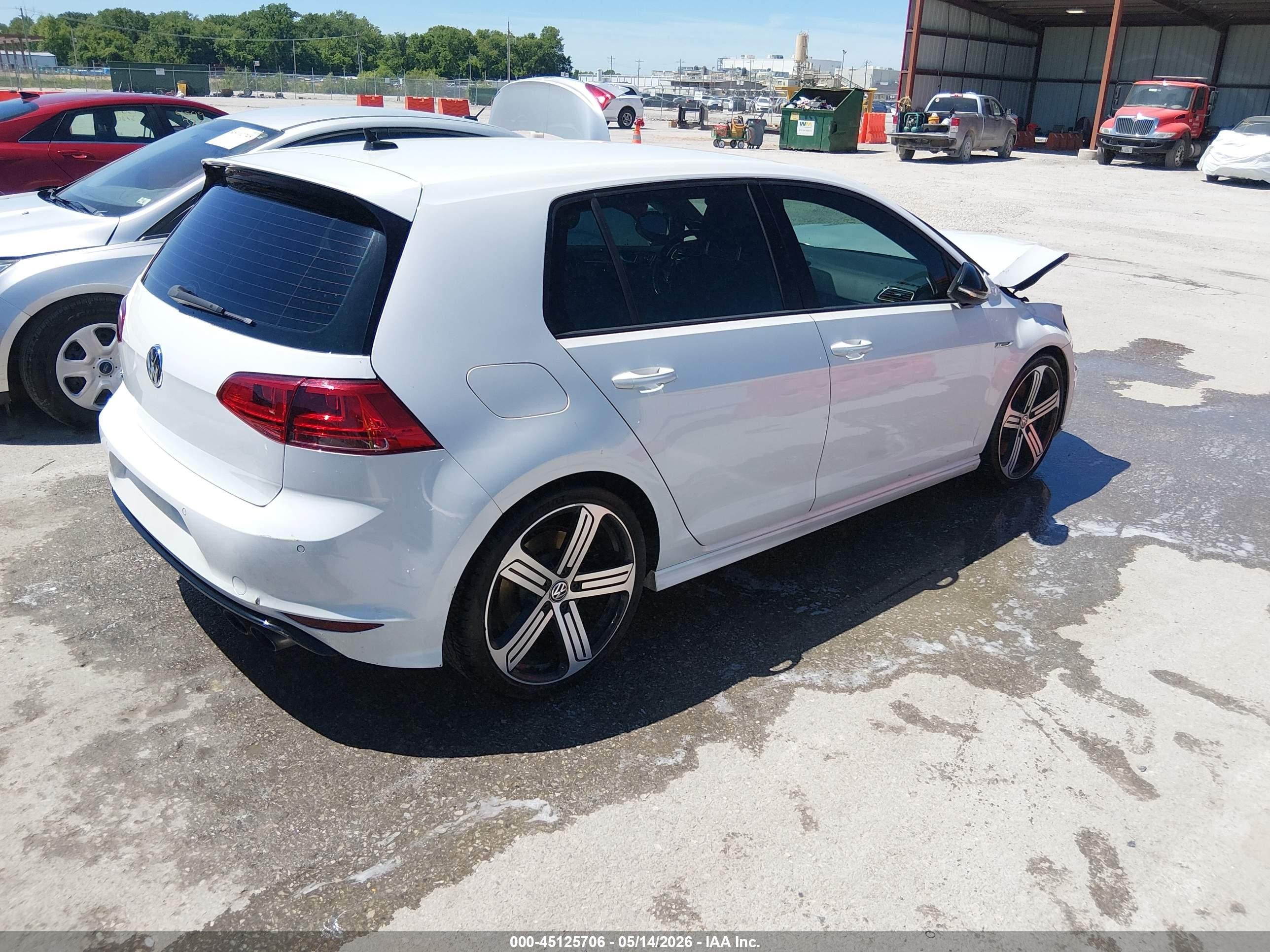 2015 Volkswagen Golf R 4-door White vin: WVWLF7AU4FW237456