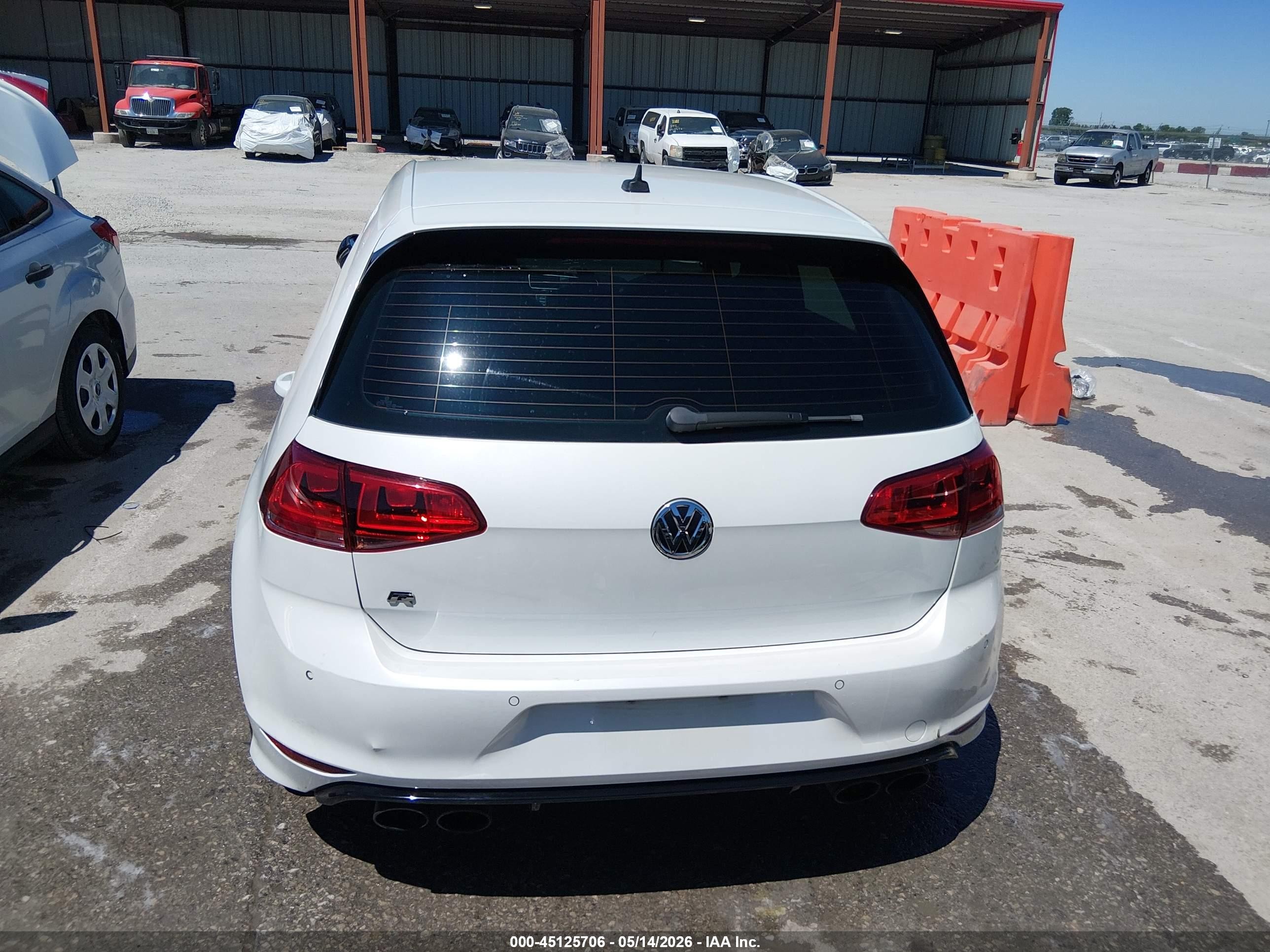 2015 Volkswagen Golf R 4-door White vin: WVWLF7AU4FW237456