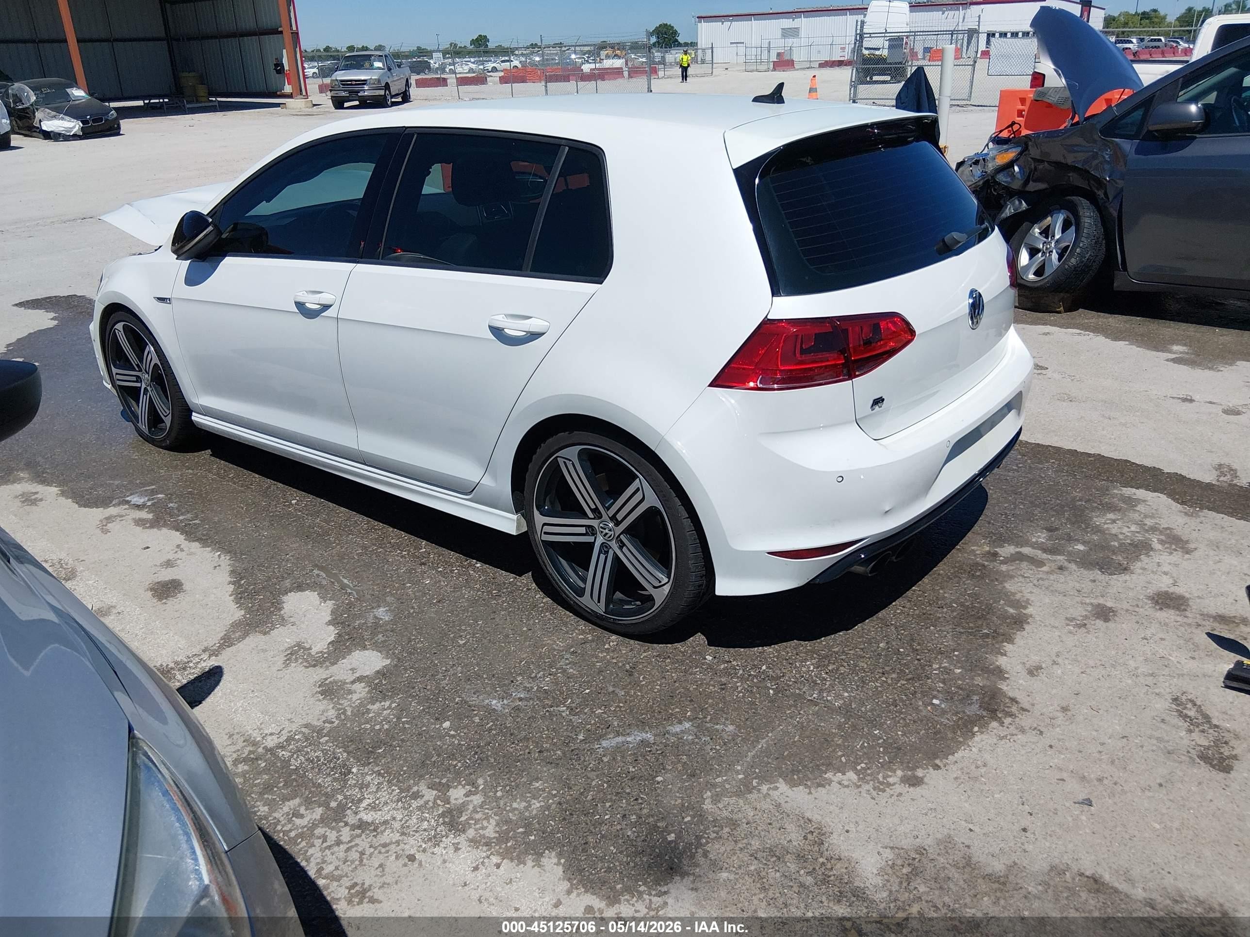 2015 Volkswagen Golf R 4-door White vin: WVWLF7AU4FW237456