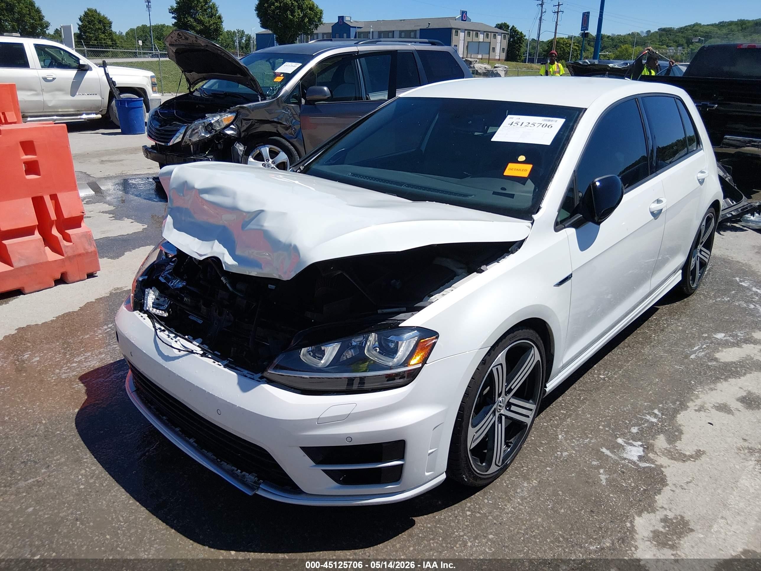 2015 Volkswagen Golf R 4-door White vin: WVWLF7AU4FW237456