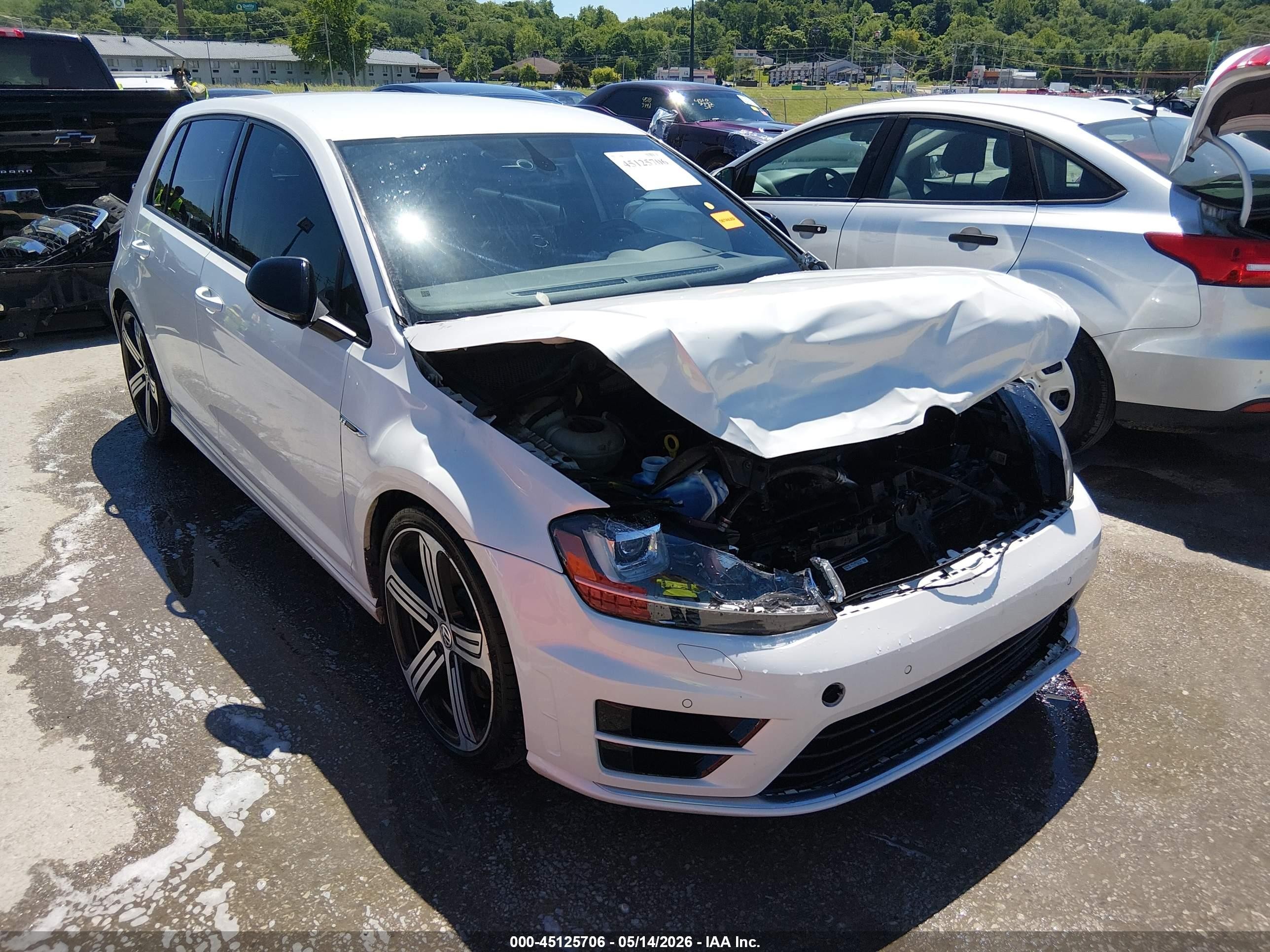 2015 Volkswagen Golf R 4-door White vin: WVWLF7AU4FW237456