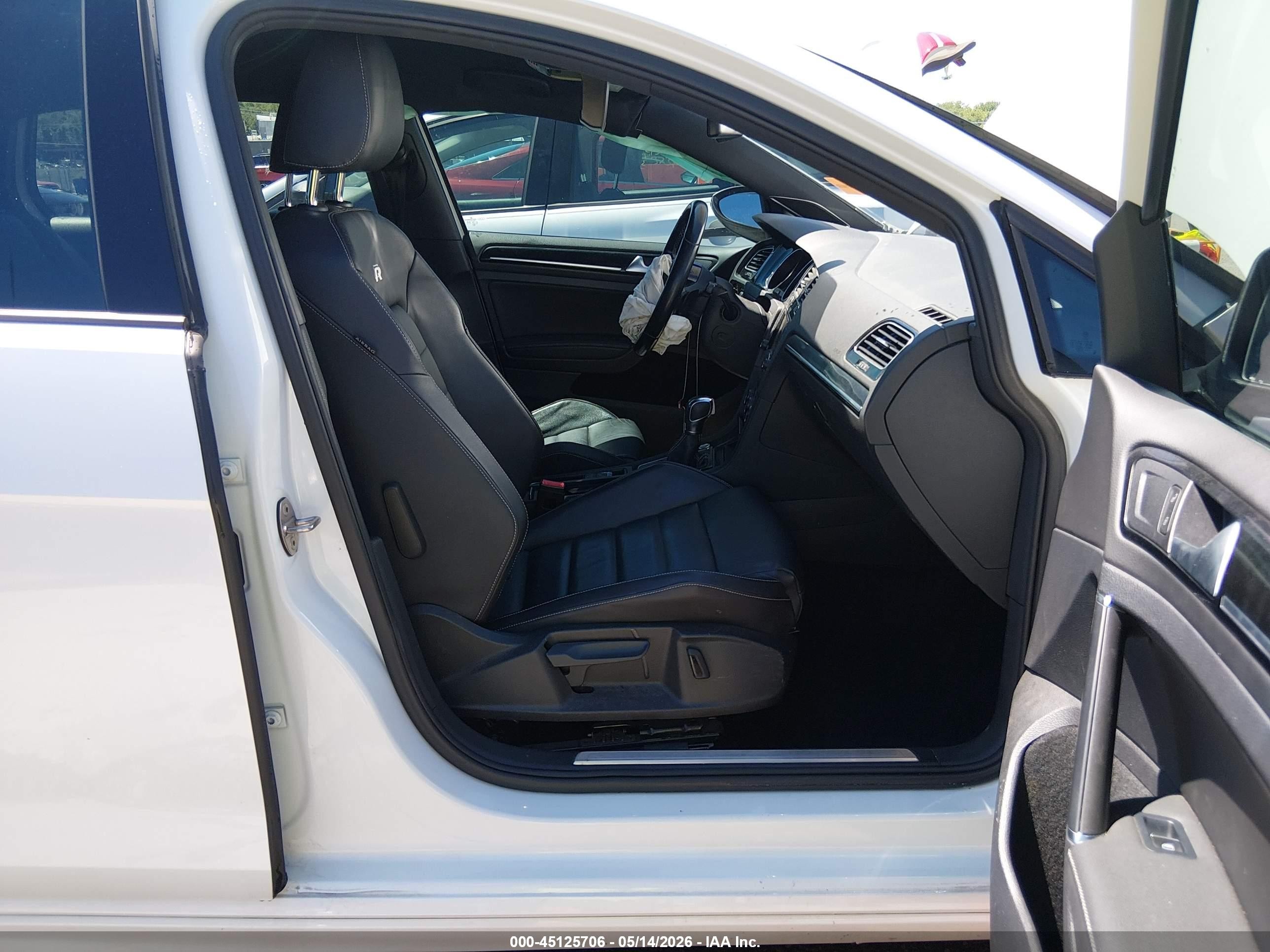 2015 Volkswagen Golf R 4-door White vin: WVWLF7AU4FW237456