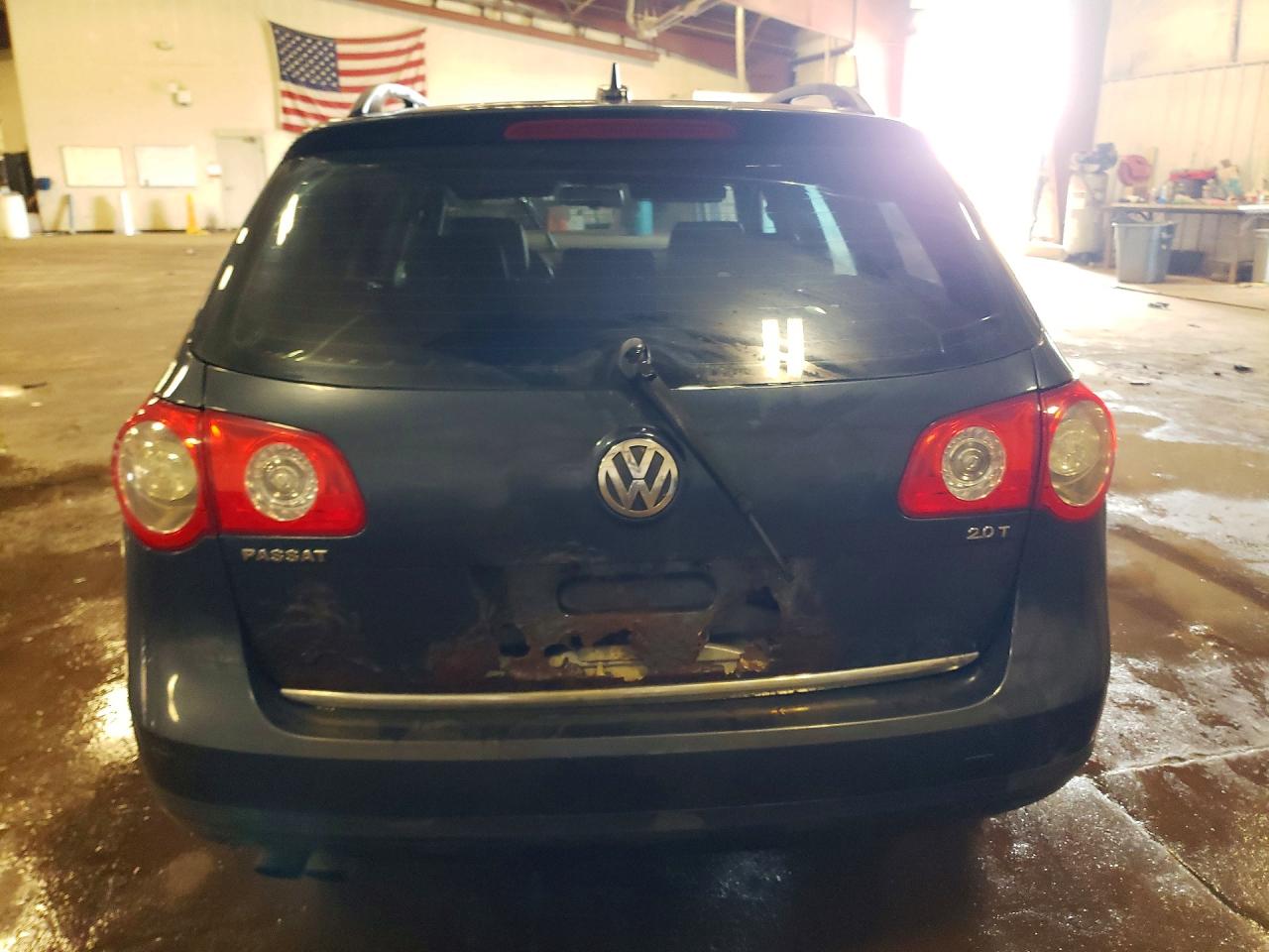 2007 Volkswagen Passat 2.0t Wagon Value Blue vin: WVWLK73C37E003347