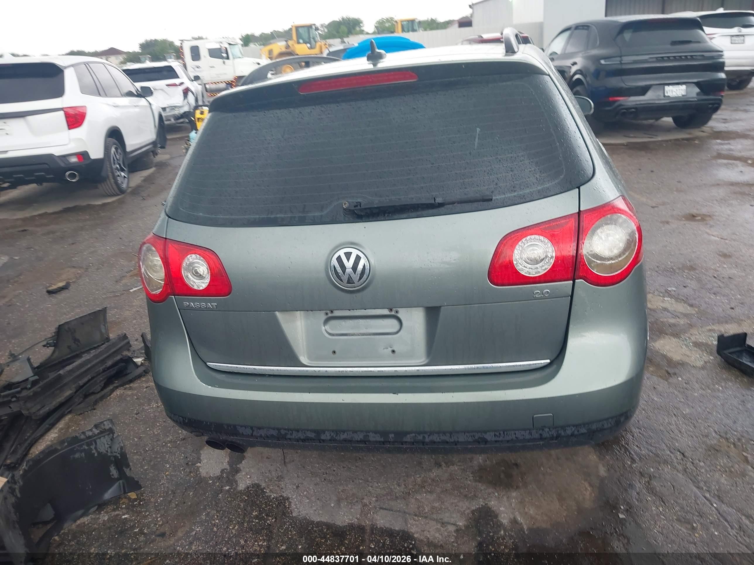 2008 Volkswagen Passat Komfort Gray vin: WVWLK73C48E033667