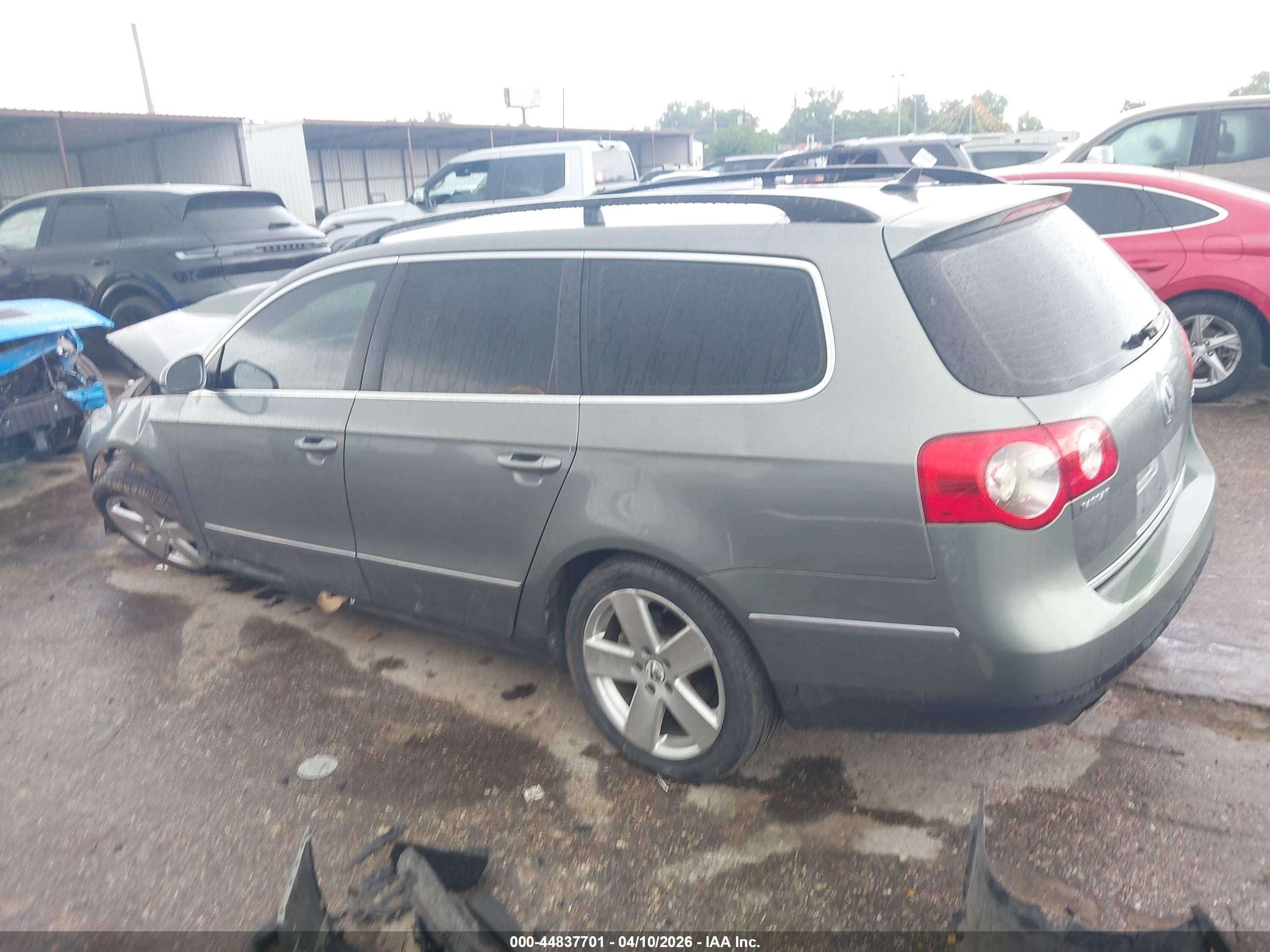 2008 Volkswagen Passat Komfort Gray vin: WVWLK73C48E033667