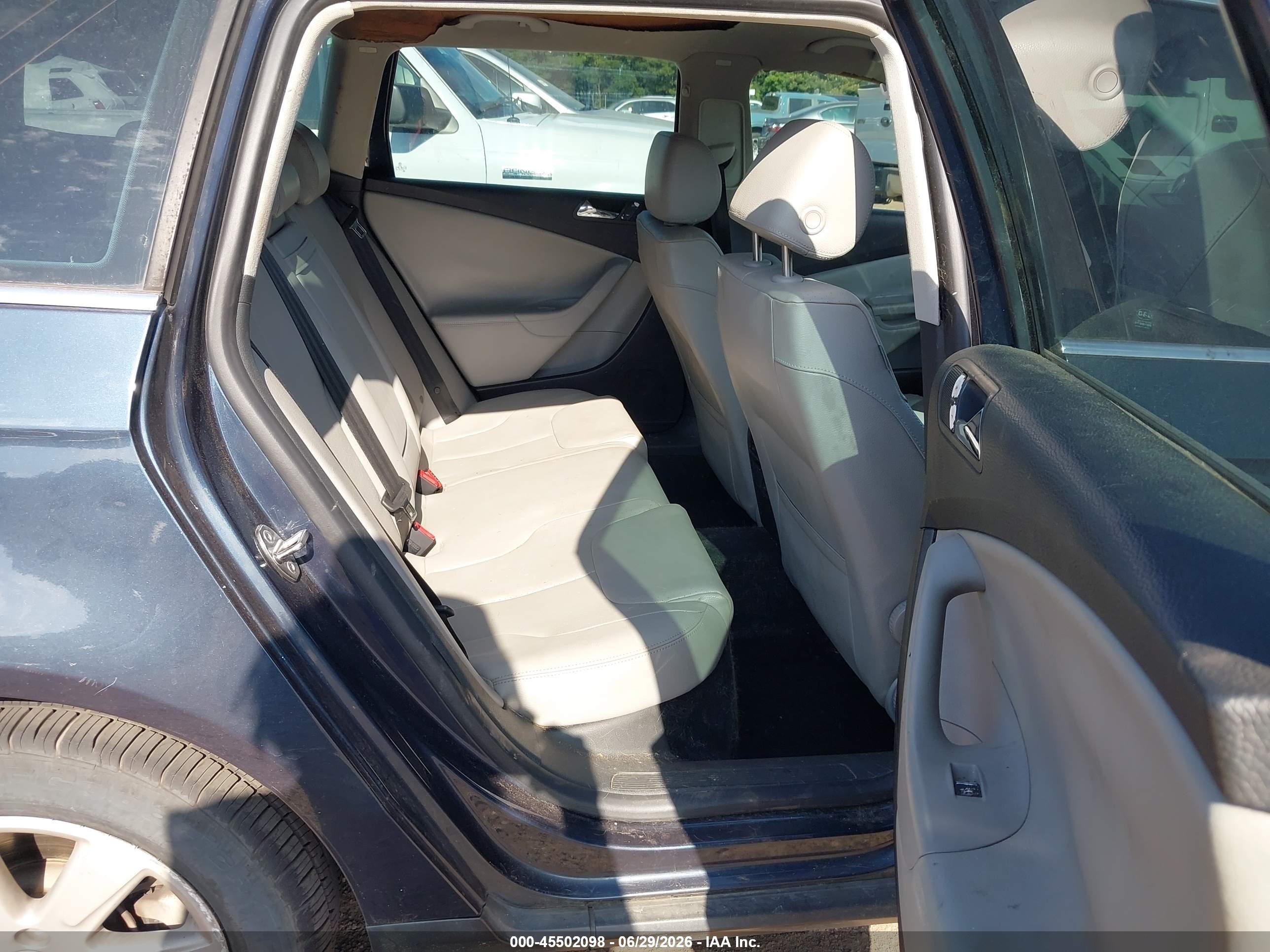 2007 Volkswagen Passat 2.0t Gray vin: WVWLK73C67E004699