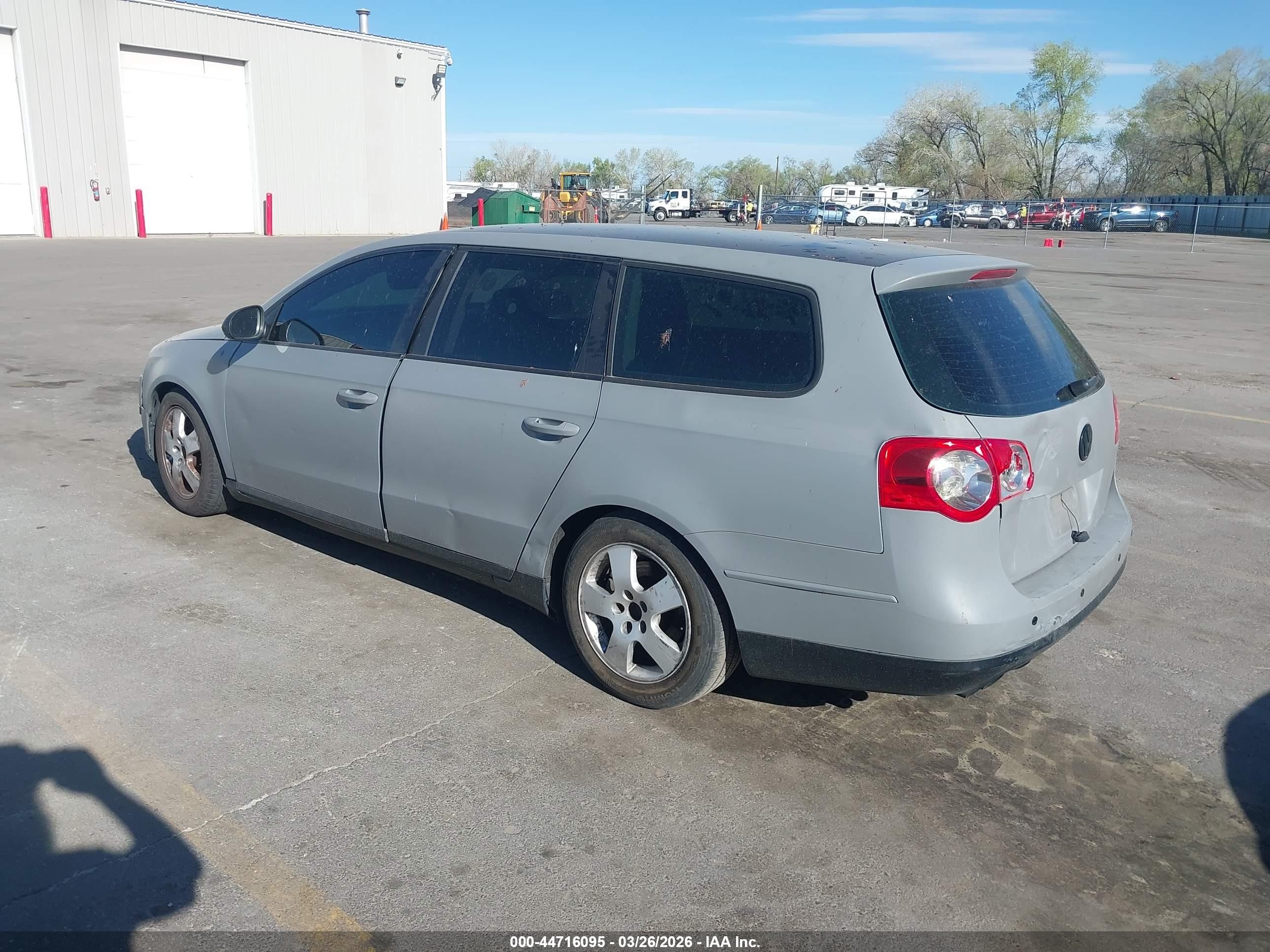 2007 Volkswagen Passat 2.0t Silver vin: WVWLK73C77E008079