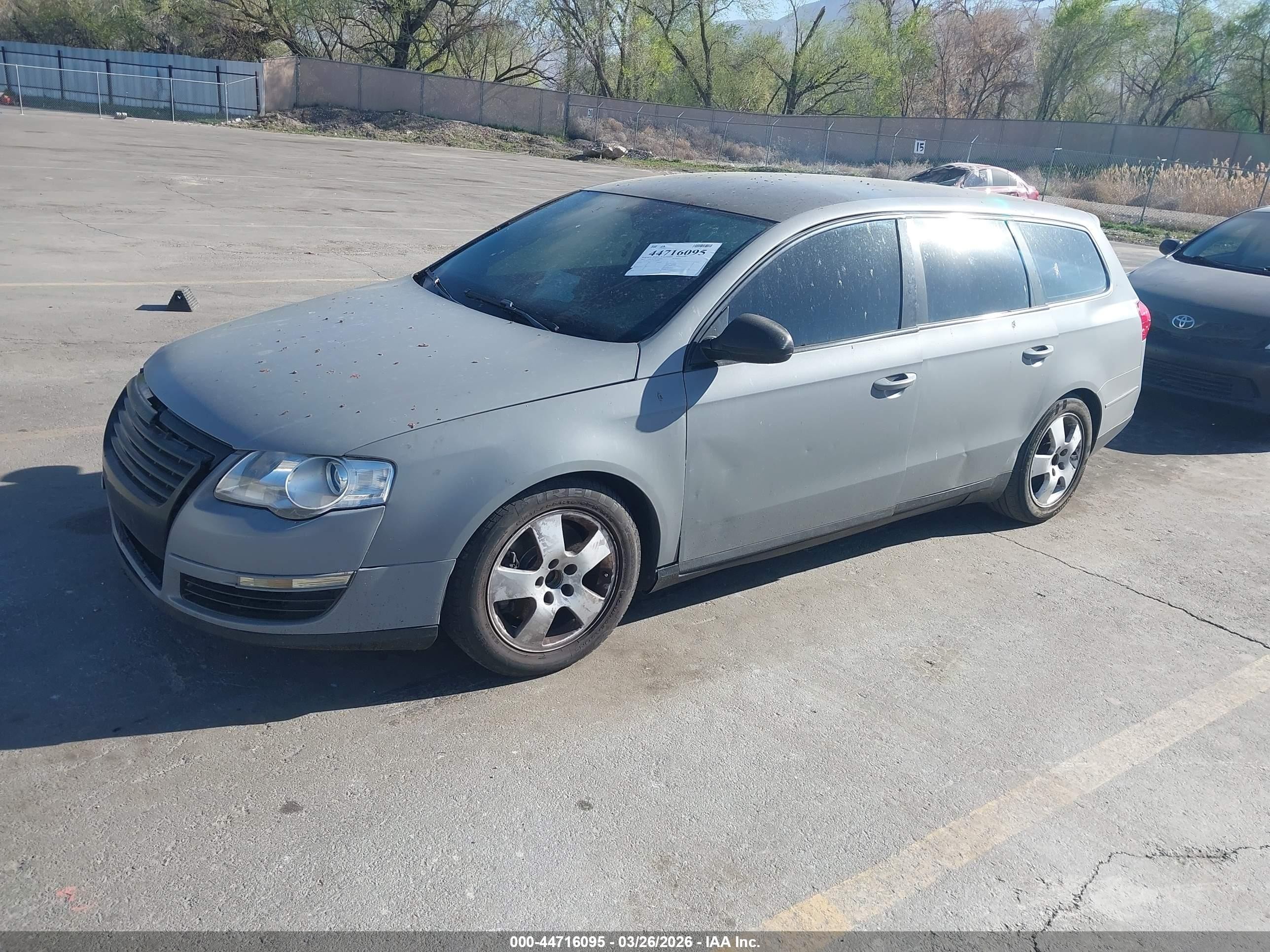 2007 Volkswagen Passat 2.0t Silver vin: WVWLK73C77E008079