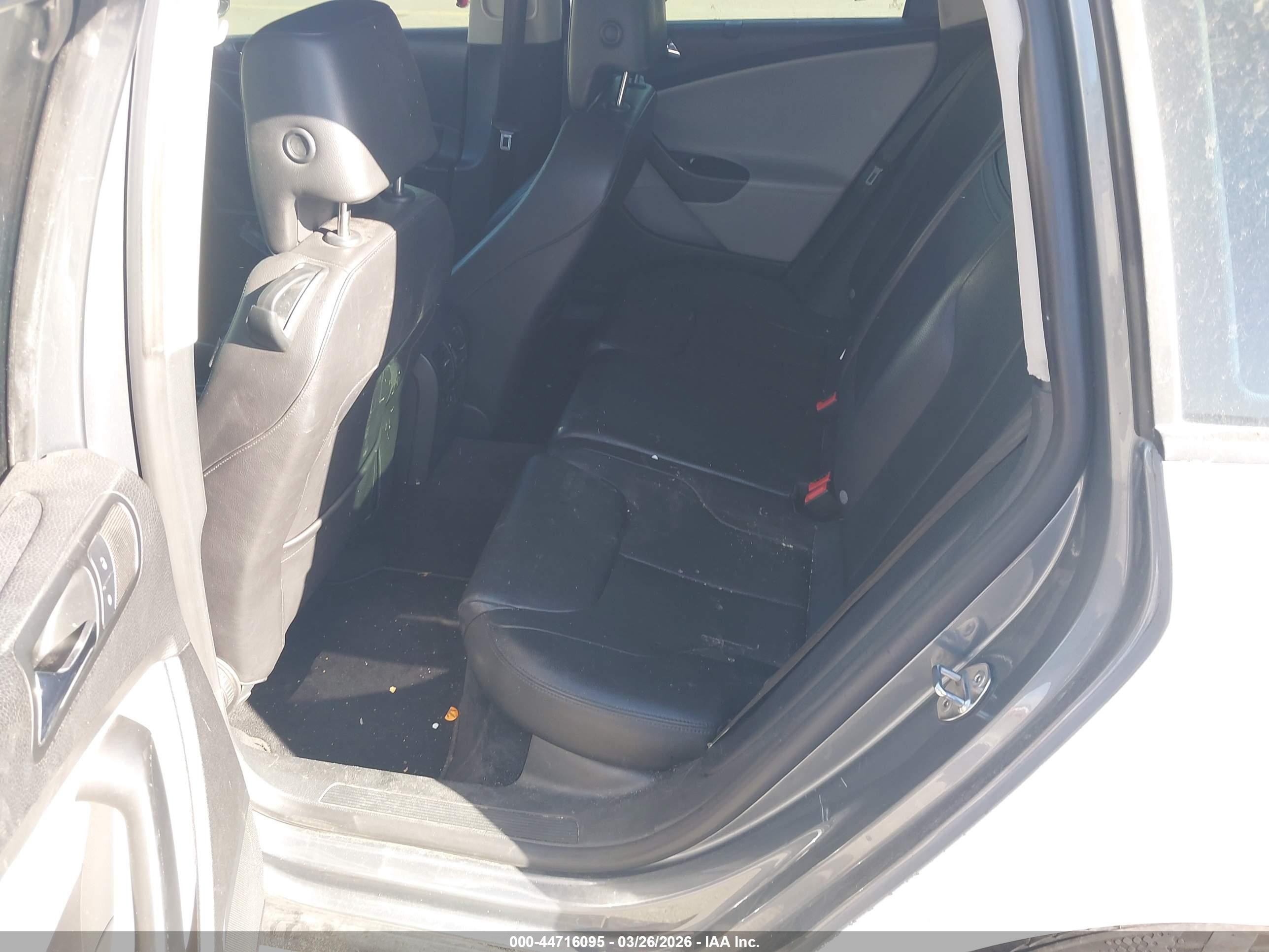 2007 Volkswagen Passat 2.0t Silver vin: WVWLK73C77E008079