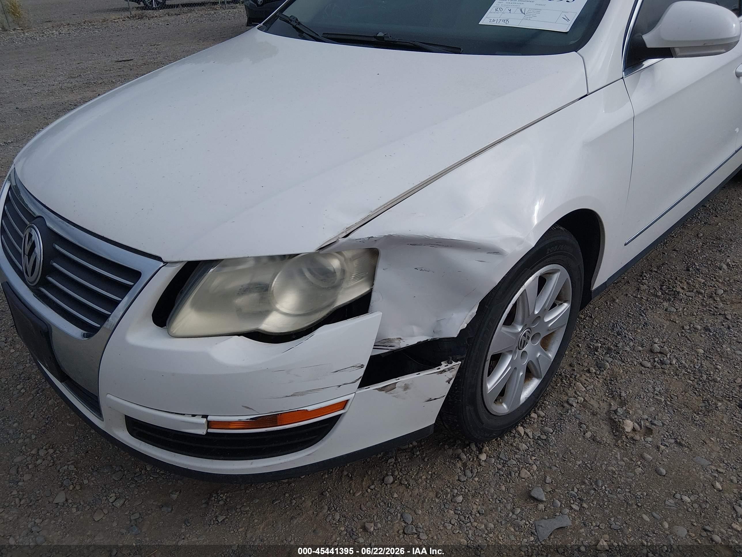 2007 Volkswagen Passat 2.0t White vin: WVWLK73CX7E104515