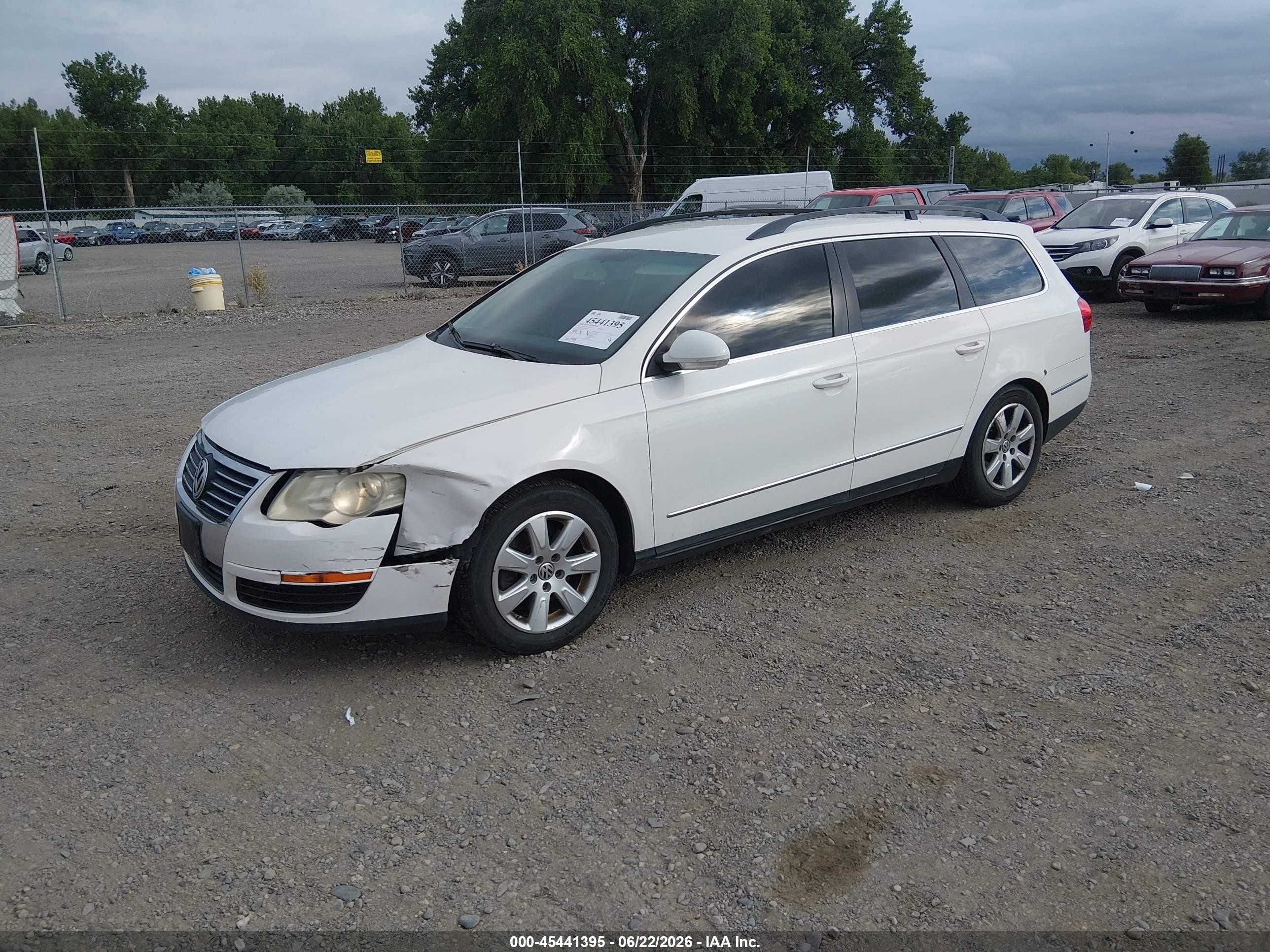 2007 Volkswagen Passat 2.0t White vin: WVWLK73CX7E104515