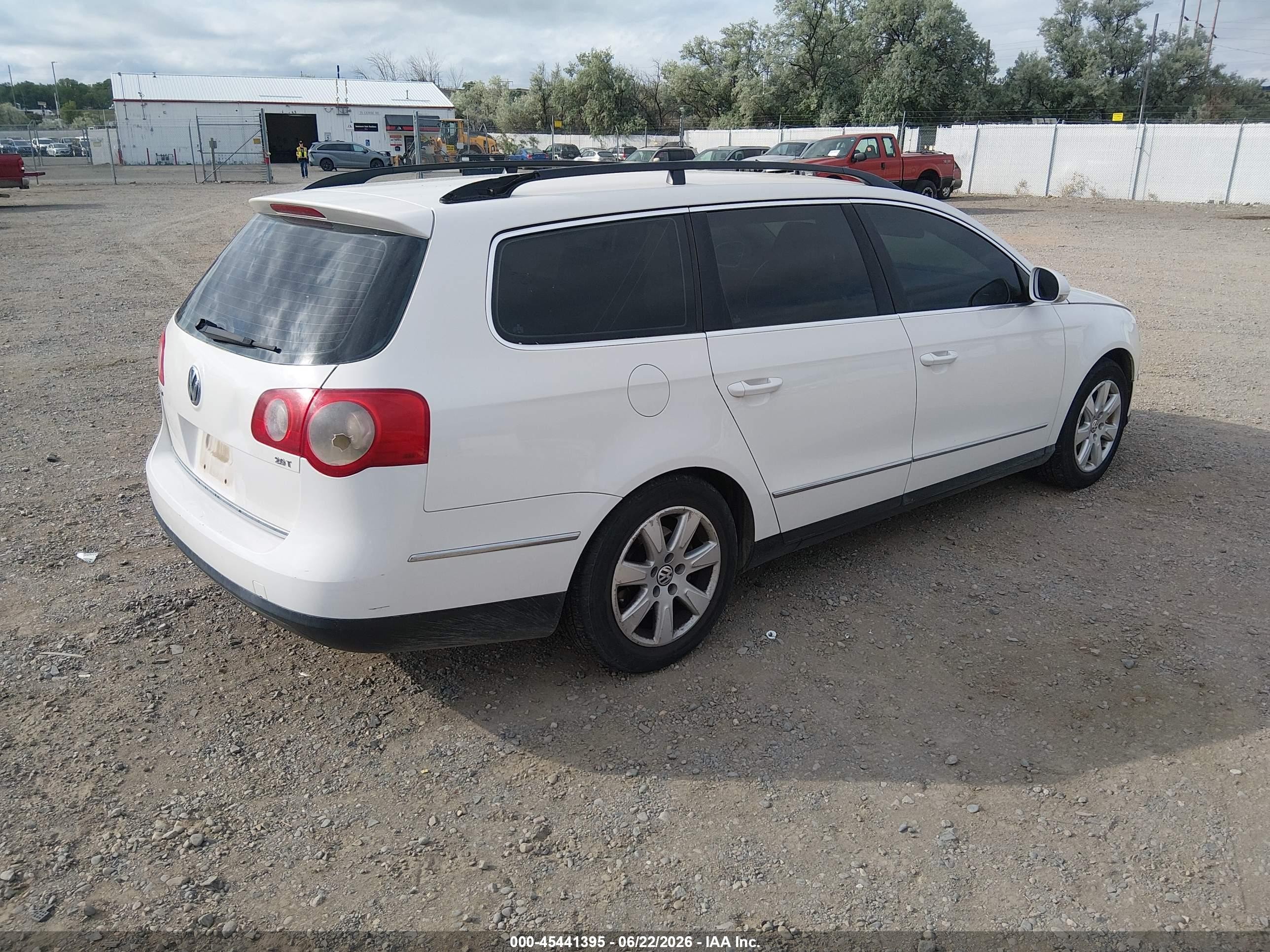 2007 Volkswagen Passat 2.0t White vin: WVWLK73CX7E104515