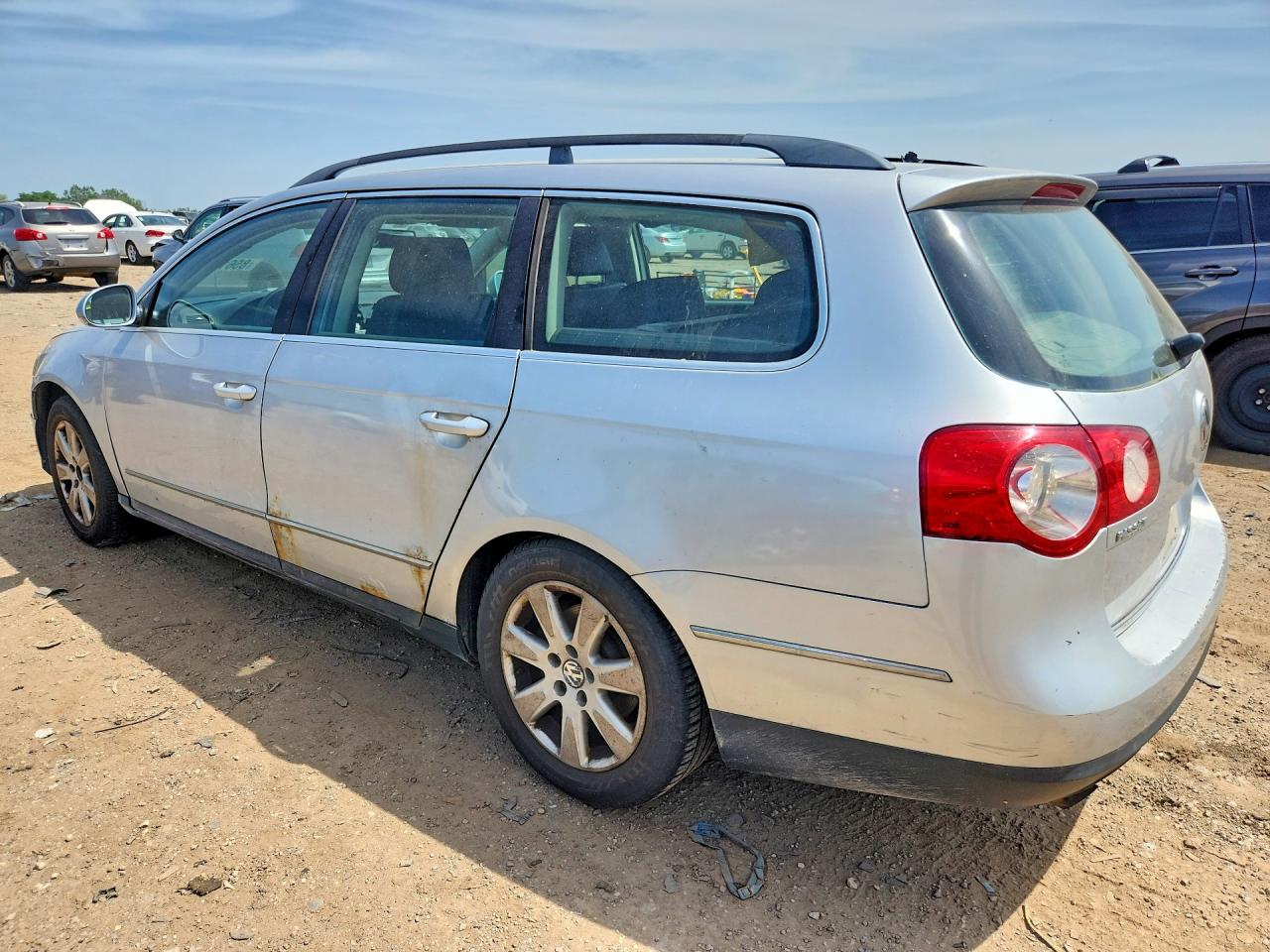 2007 Volkswagen Passat 2.0t Wagon Value Silver vin: WVWLK93C27E007112