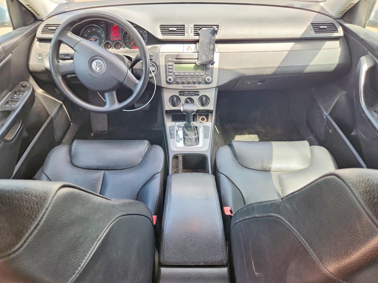 2007 Volkswagen Passat 2.0t Wagon Value Silver vin: WVWLK93C27E007112