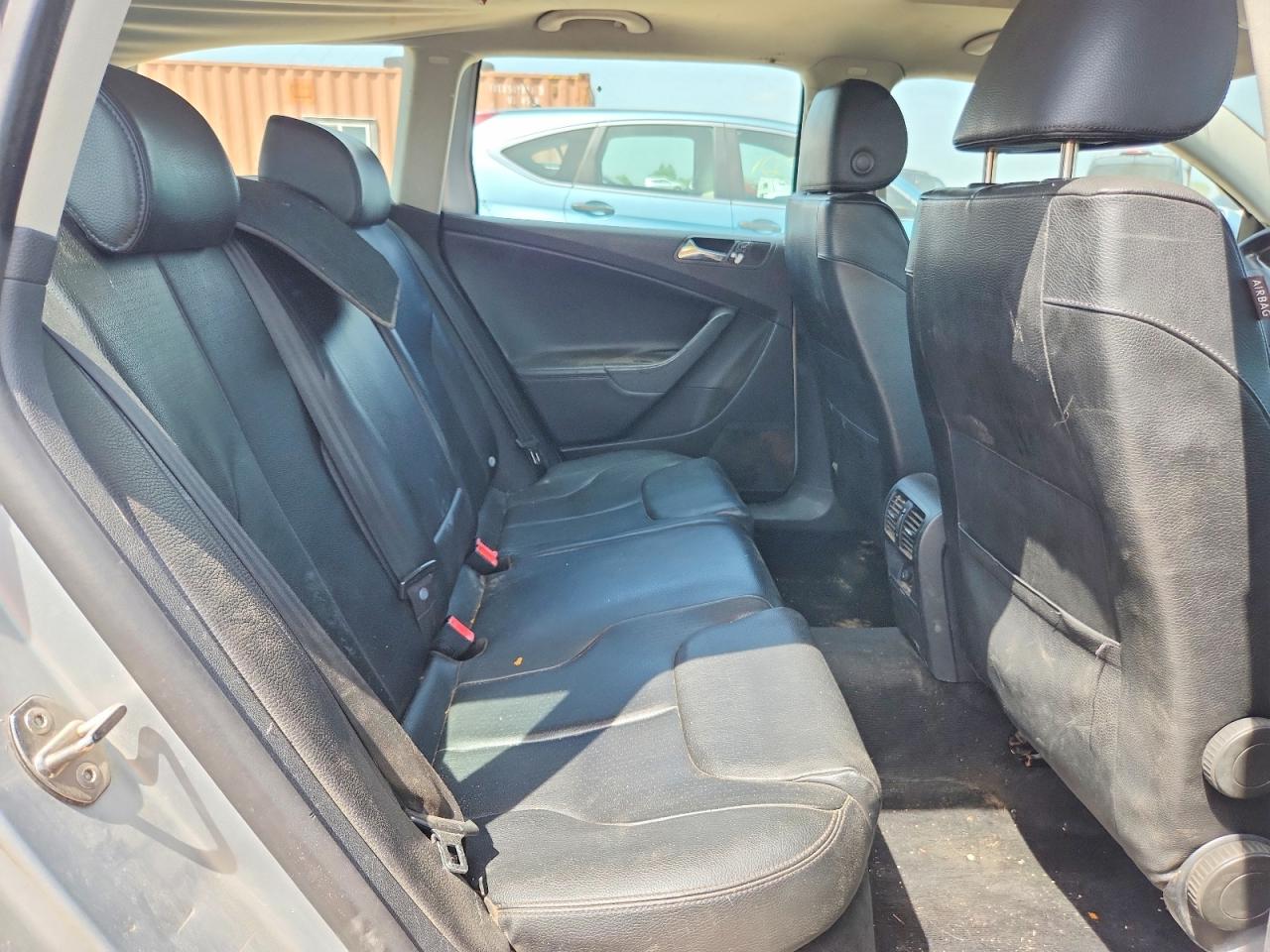 2007 Volkswagen Passat 2.0t Wagon Value Silver vin: WVWLK93C27E007112
