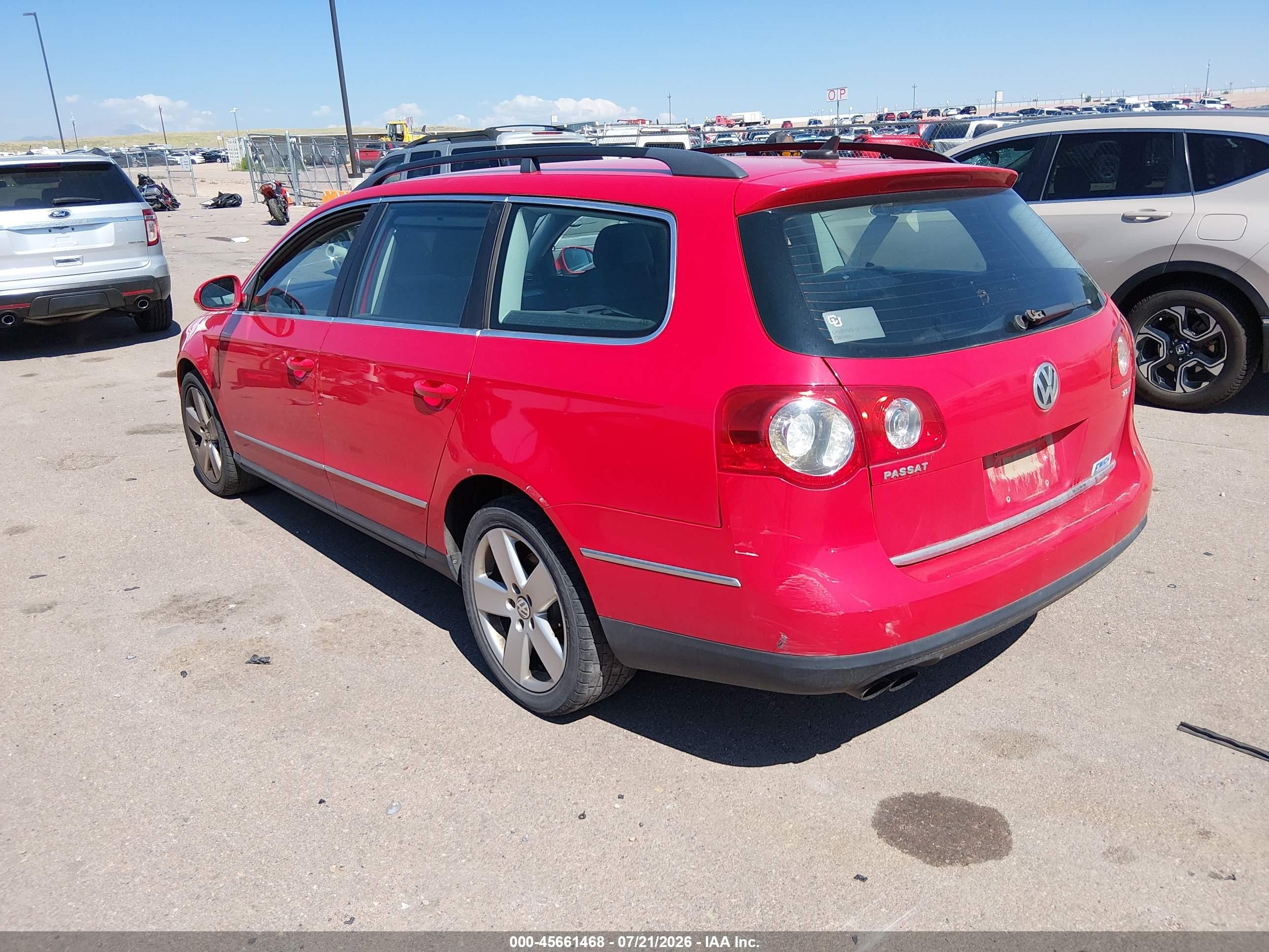 2008 Volkswagen Passat Komfort Красный vin: WVWLK93CX8E041266