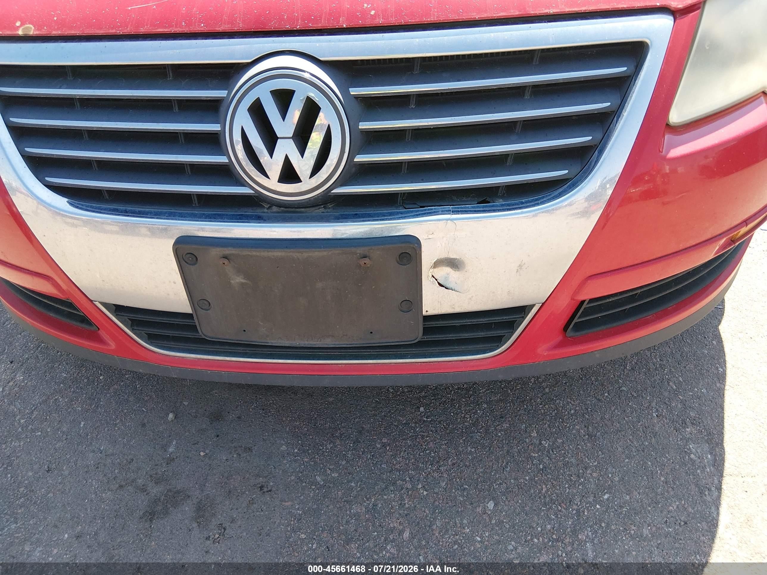 2008 Volkswagen Passat Komfort Красный vin: WVWLK93CX8E041266