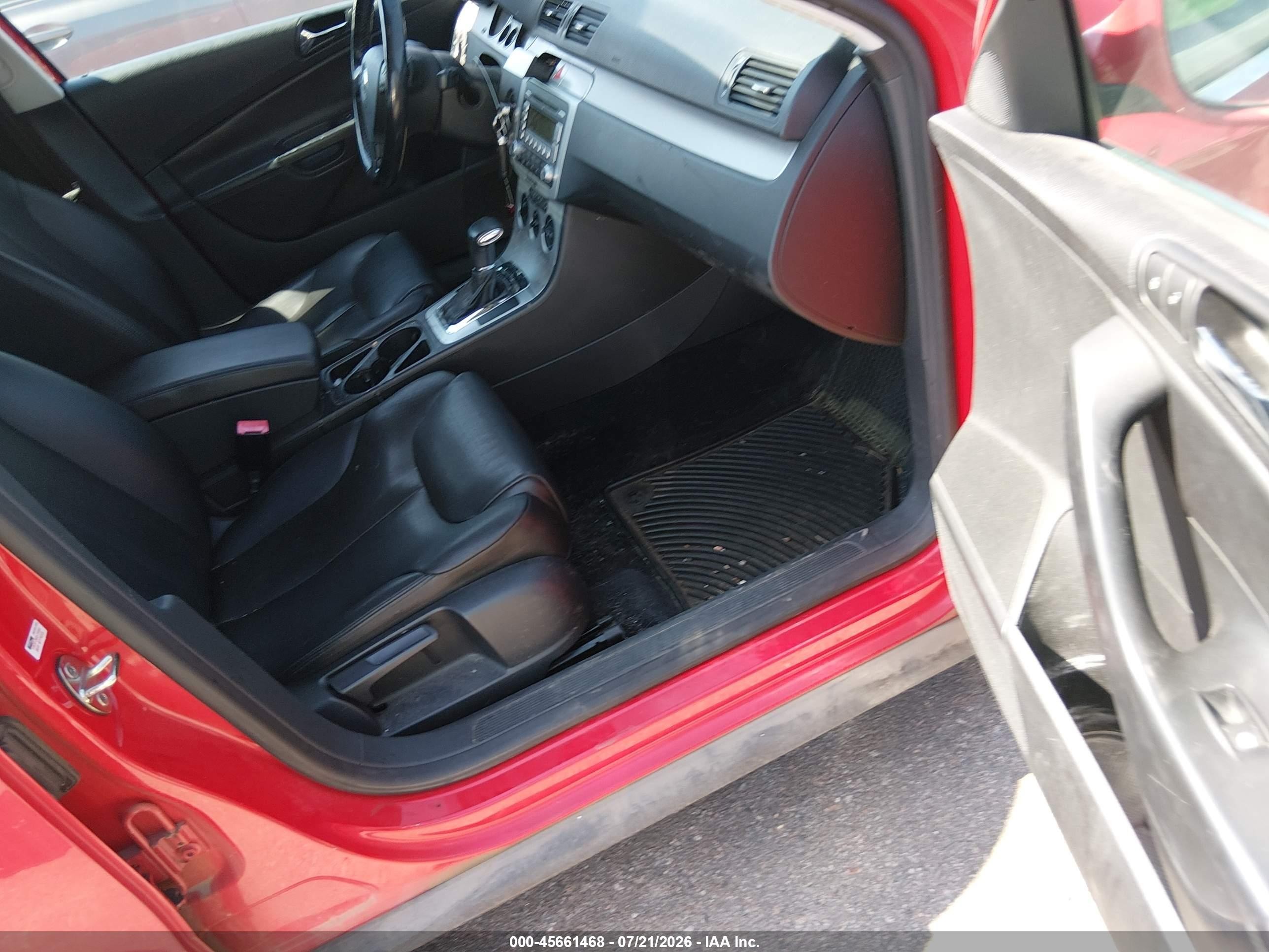2008 Volkswagen Passat Komfort Красный vin: WVWLK93CX8E041266