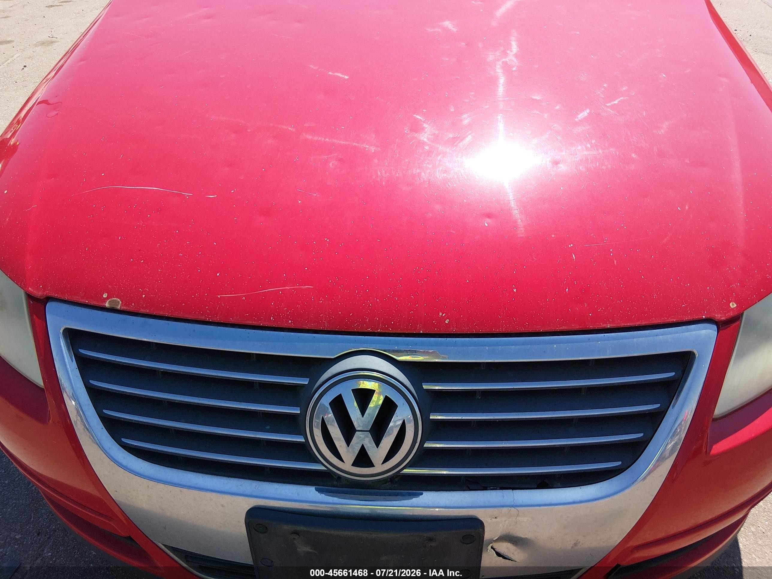 2008 Volkswagen Passat Komfort Красный vin: WVWLK93CX8E041266