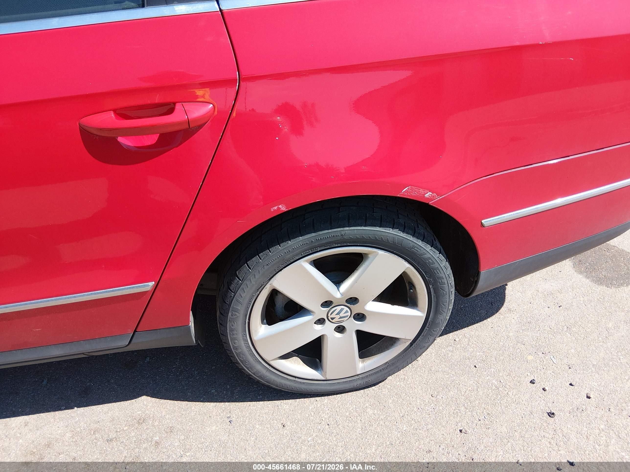 2008 Volkswagen Passat Komfort Красный vin: WVWLK93CX8E041266