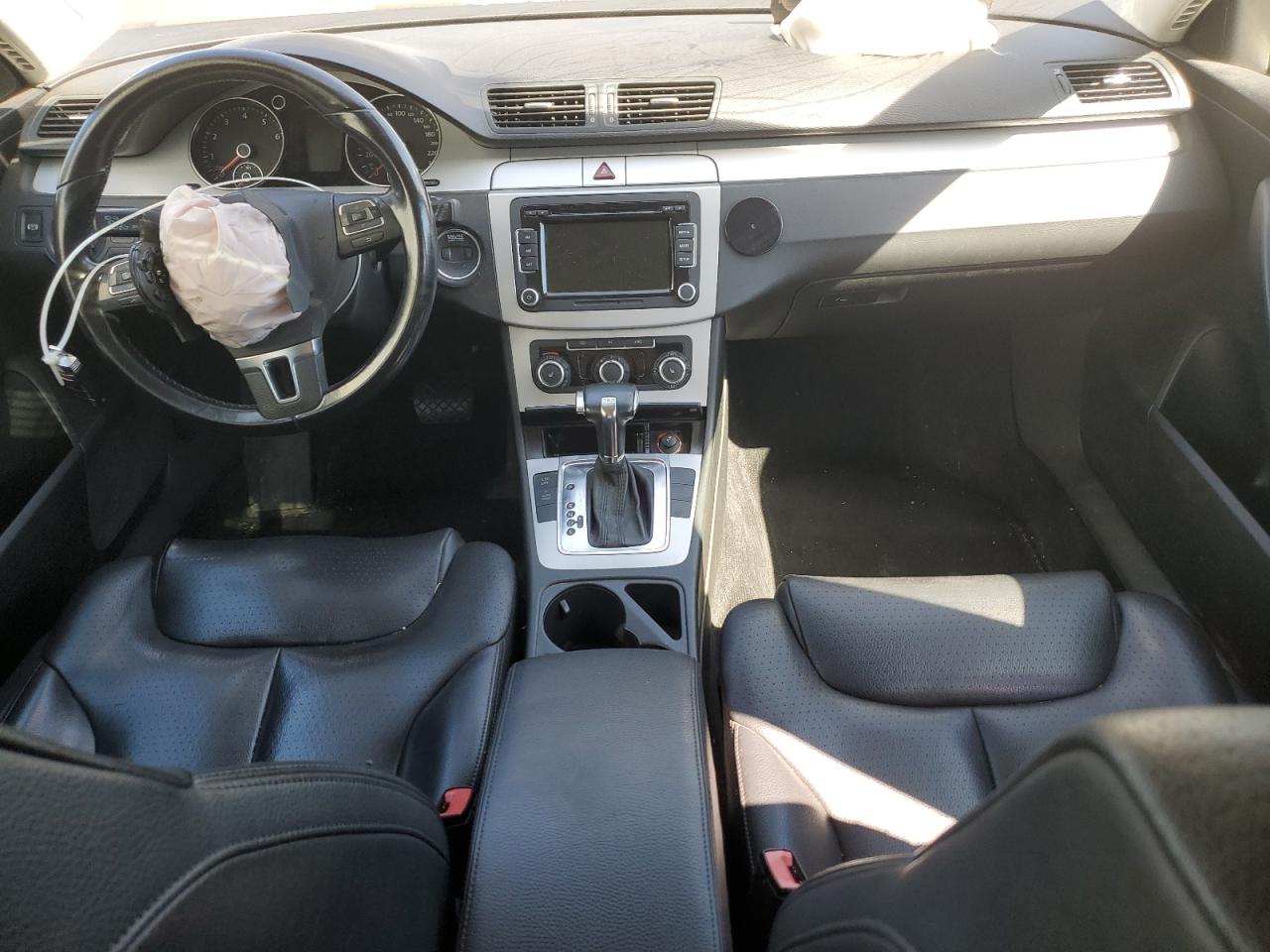 2010 Volkswagen Passat 2.0t Черный vin: WVWLK9AN2AE112079