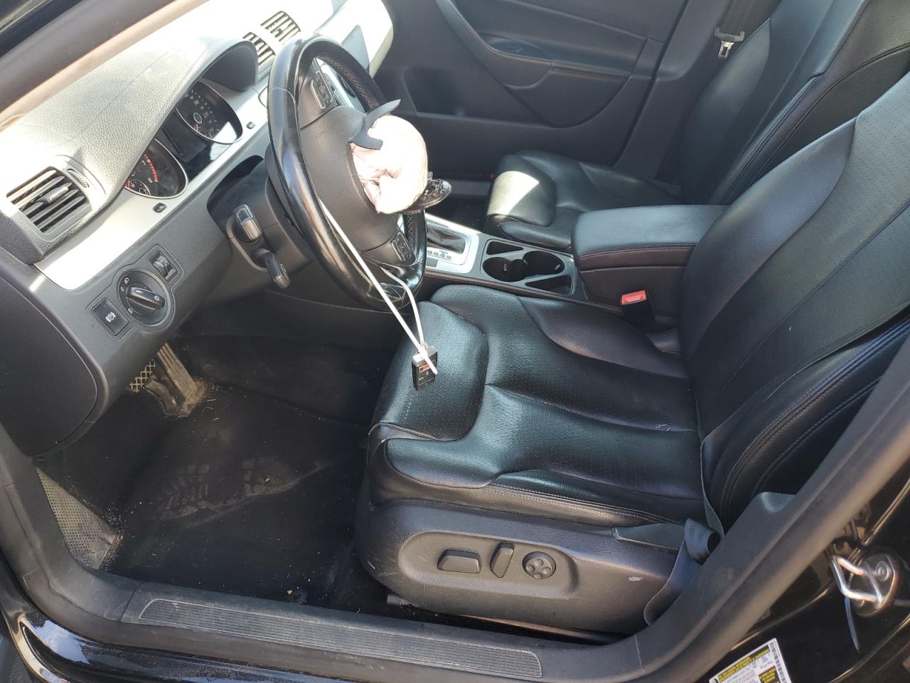 2010 Volkswagen Passat 2.0t Черный vin: WVWLK9AN2AE112079