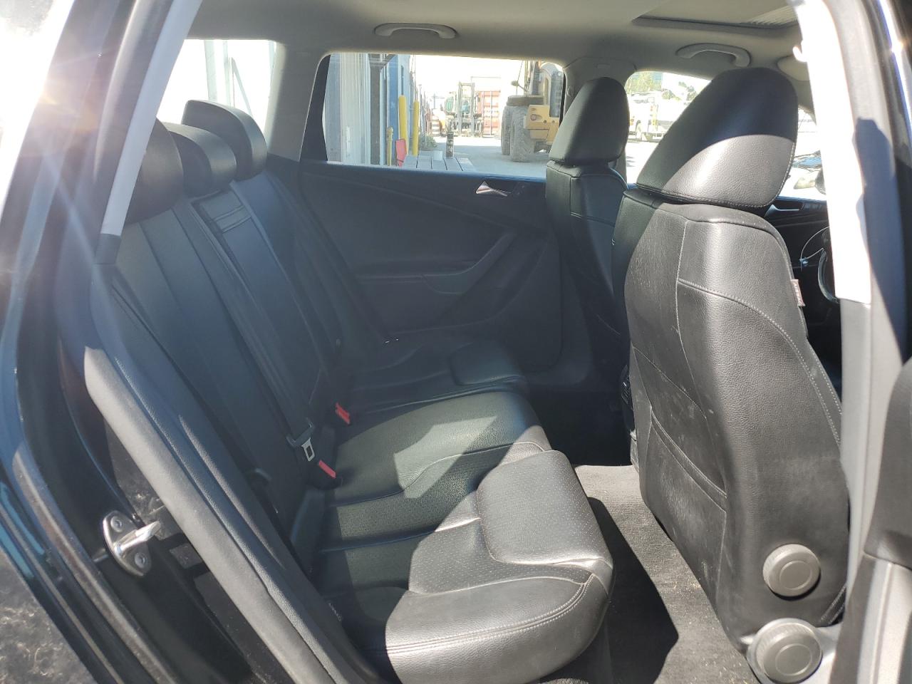 2010 Volkswagen Passat 2.0t Черный vin: WVWLK9AN2AE112079