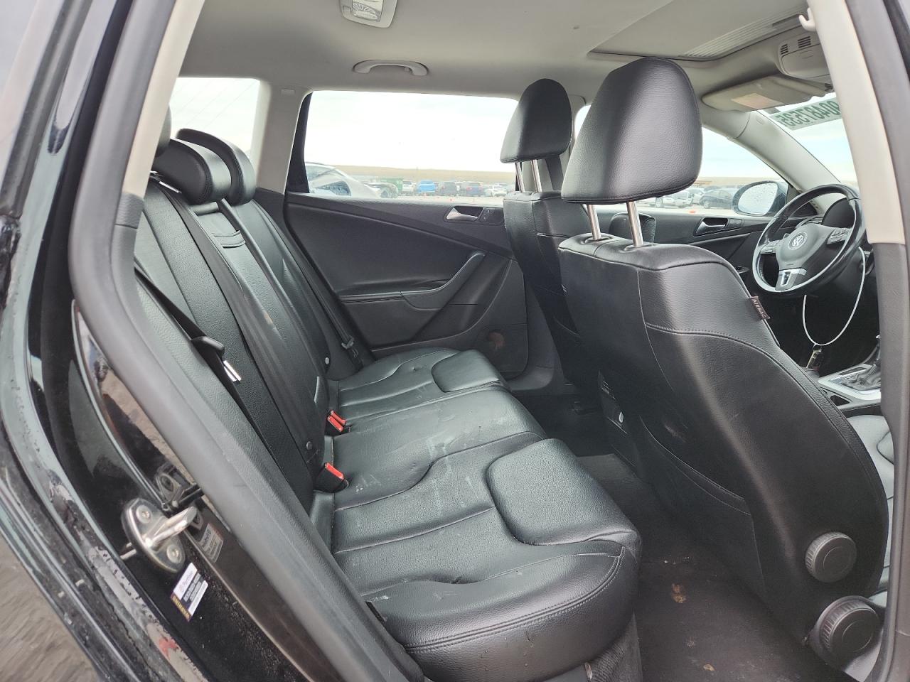 2010 Volkswagen Passat 2.0t Черный vin: WVWLK9AN3AE144586