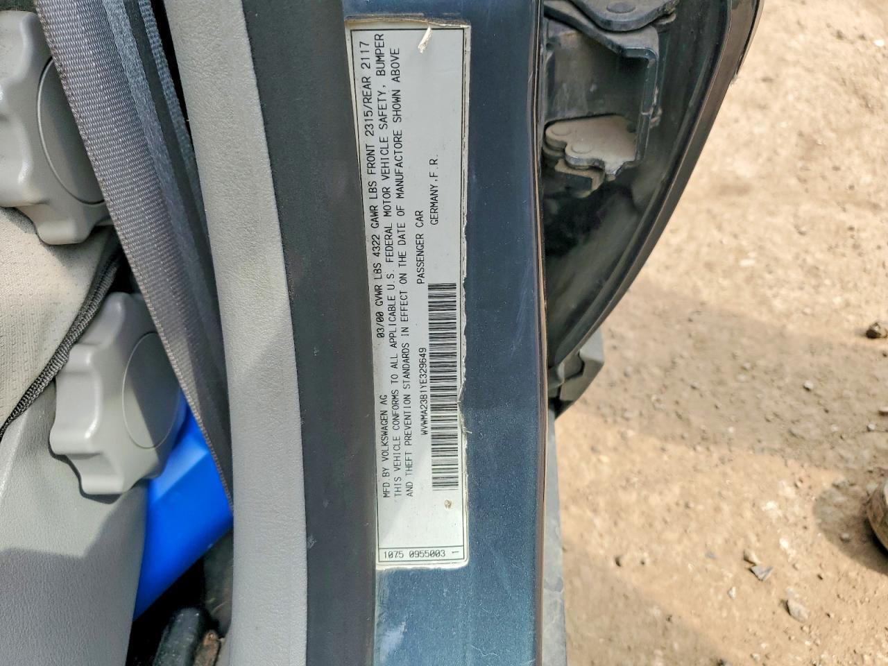 2000 Volkswagen Passat Gls Blue vin: WVWMA23B1YE329649