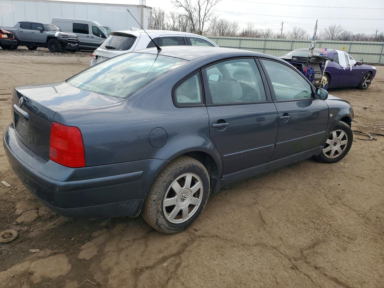 2000 Volkswagen Passat Gls Blue vin: WVWMA23B1YE329649
