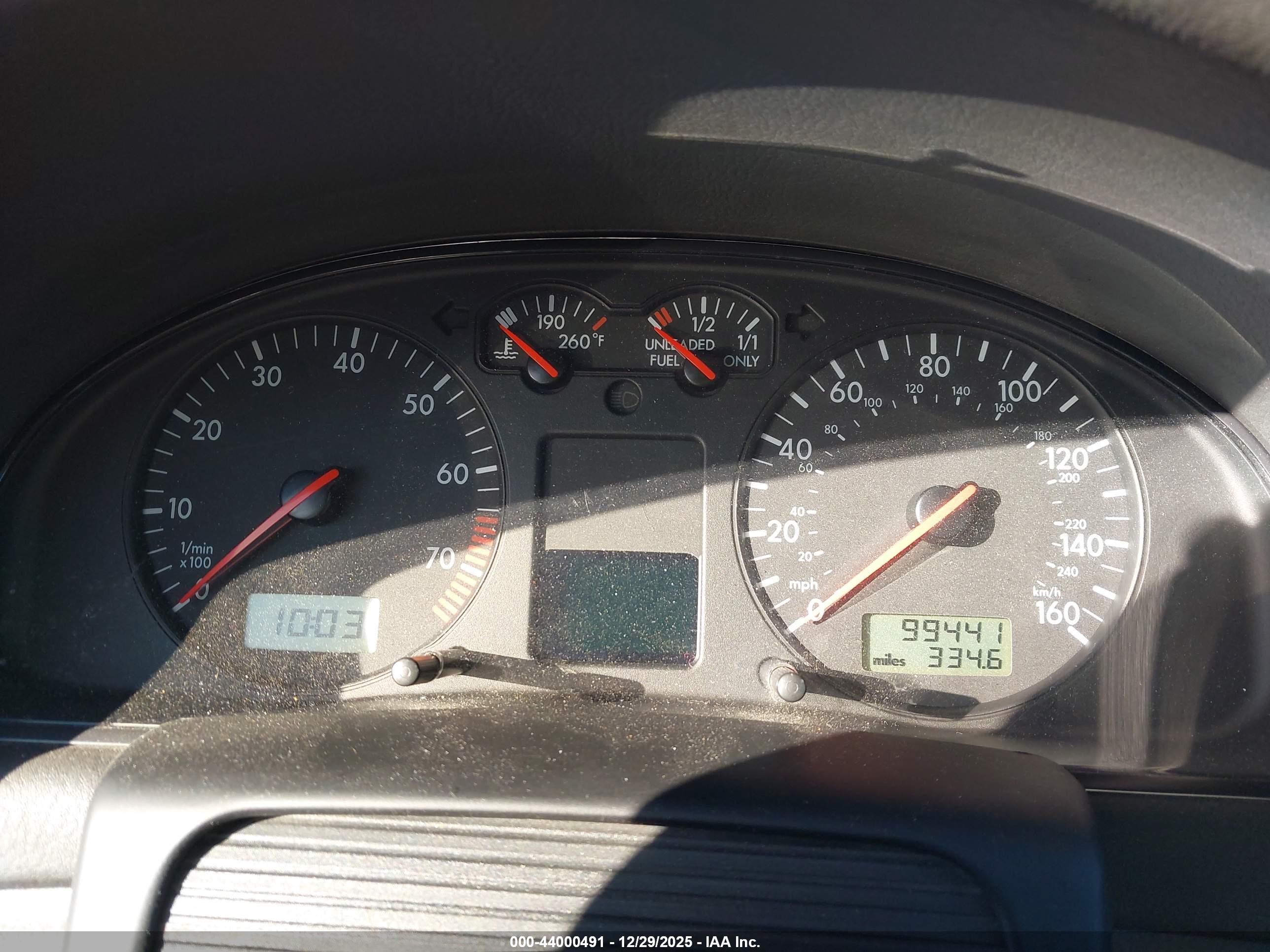2000 Volkswagen Passat Gls White vin: WVWMA23B5YP304547