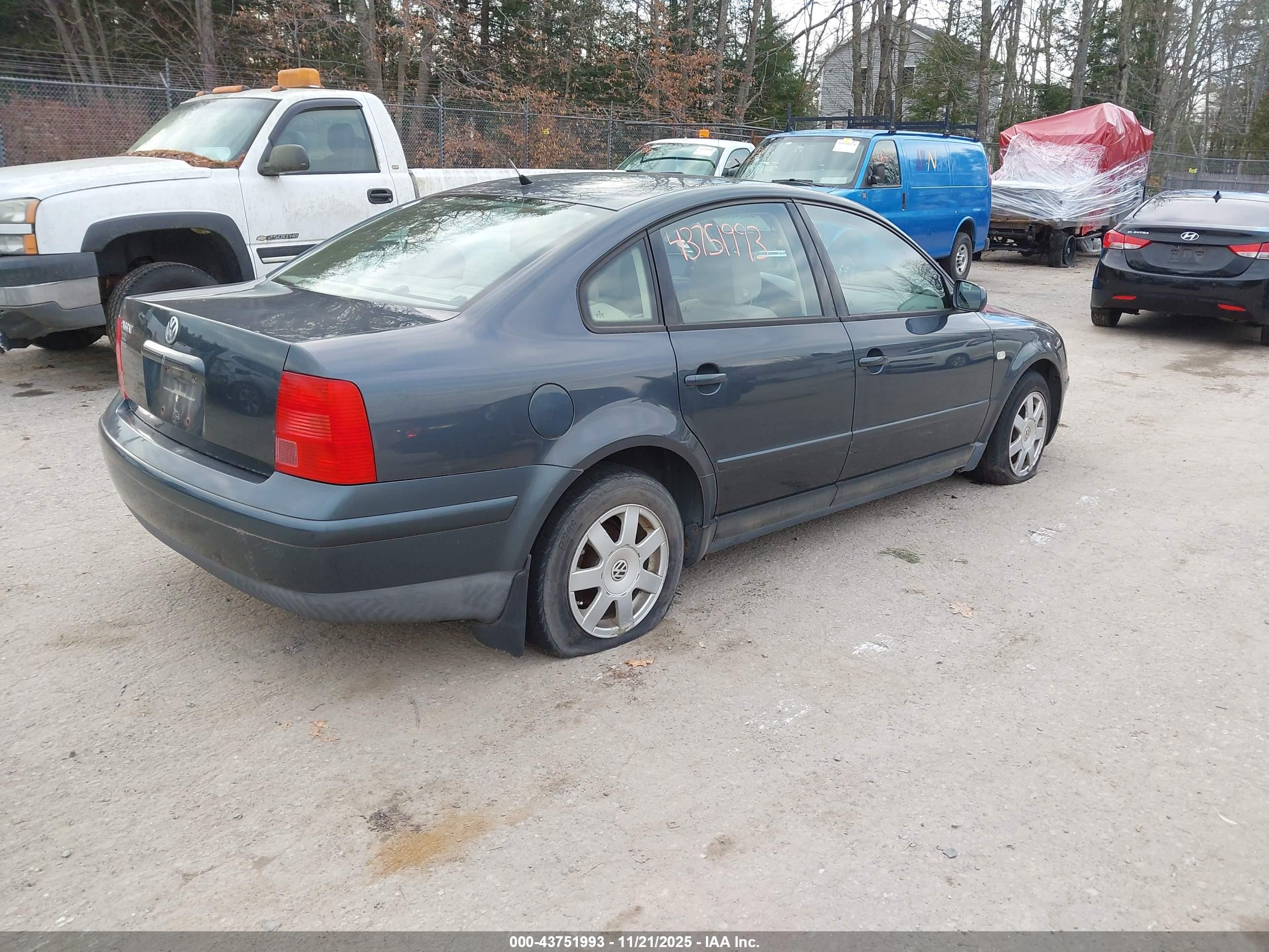2000 Volkswagen Passat Gls Синий vin: WVWMA23B8YP162940