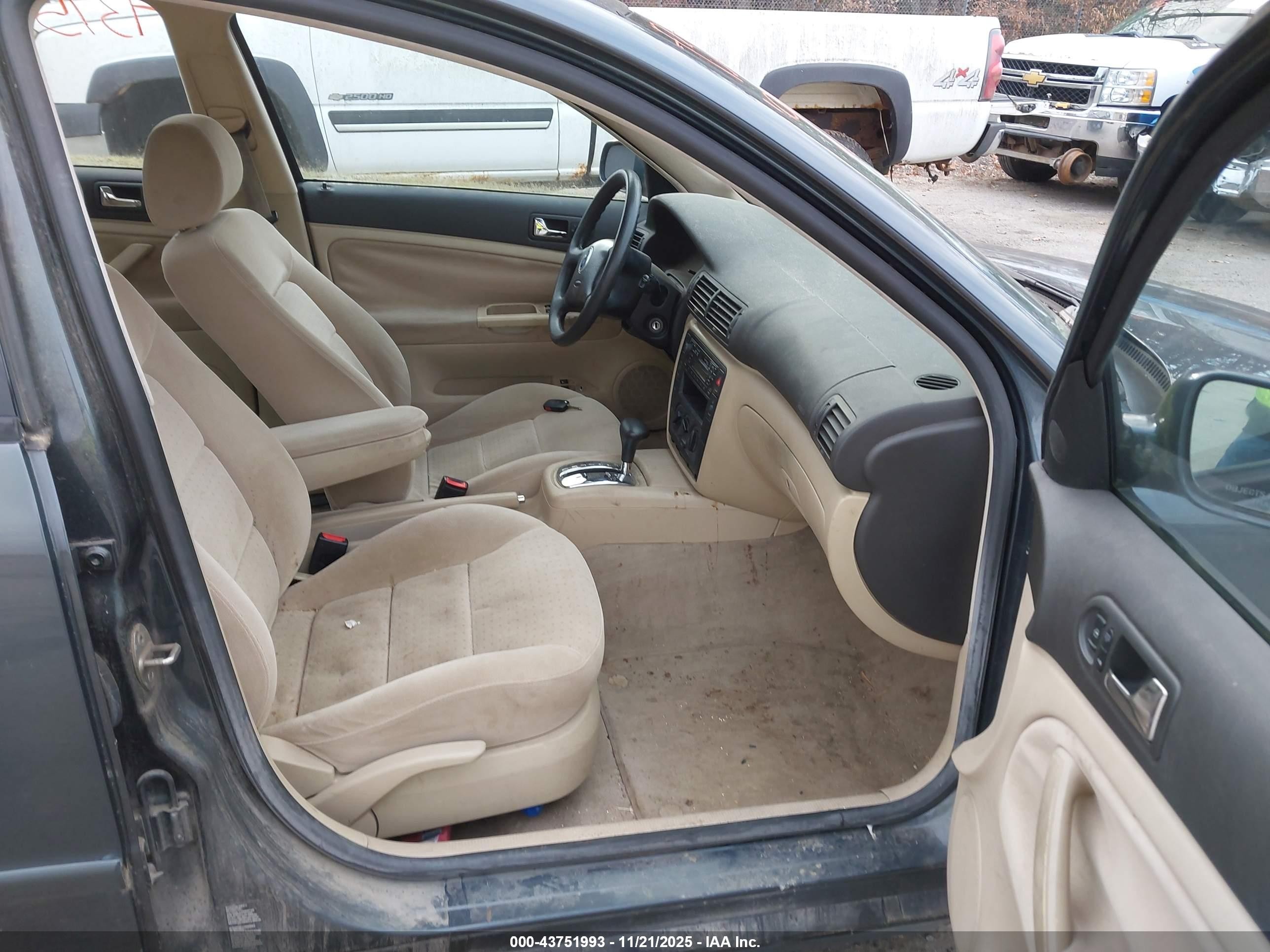 2000 Volkswagen Passat Gls Синий vin: WVWMA23B8YP162940