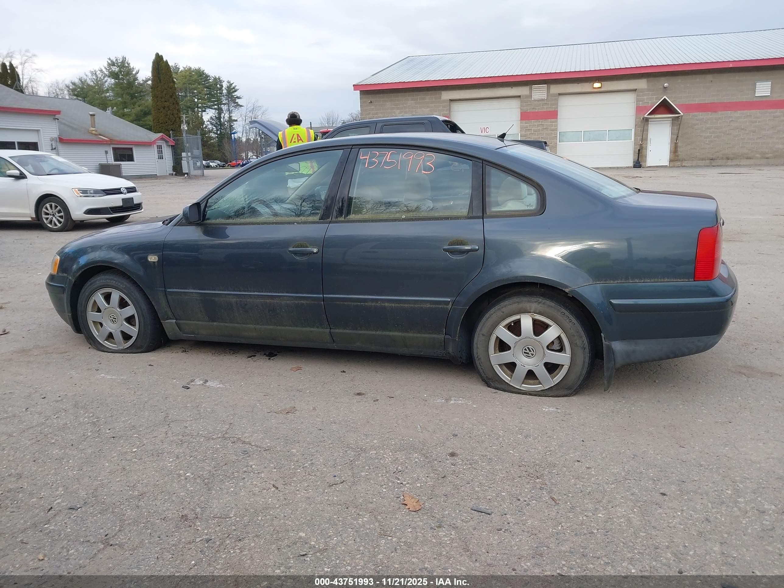 2000 Volkswagen Passat Gls Синий vin: WVWMA23B8YP162940