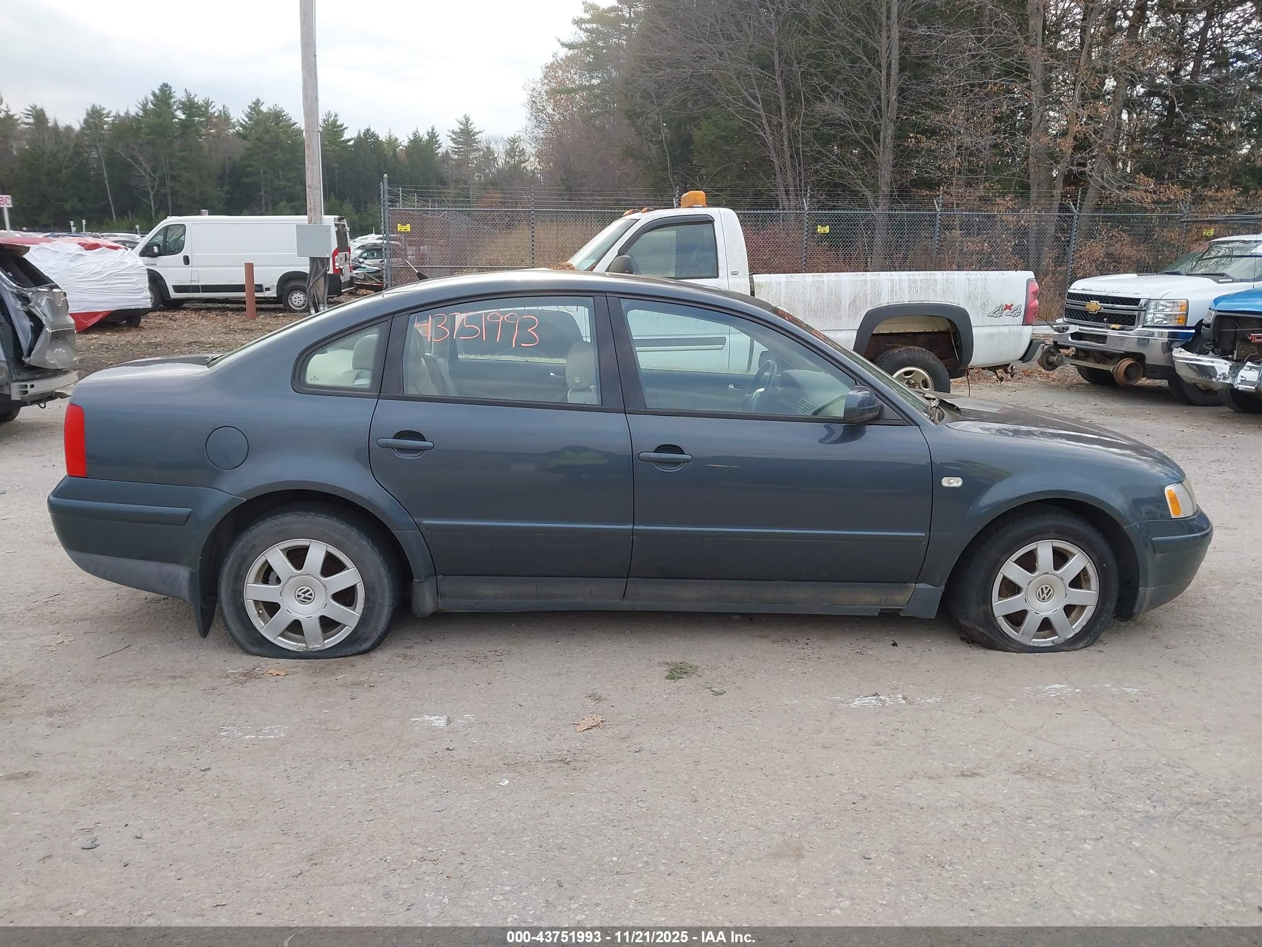 2000 Volkswagen Passat Gls Синий vin: WVWMA23B8YP162940
