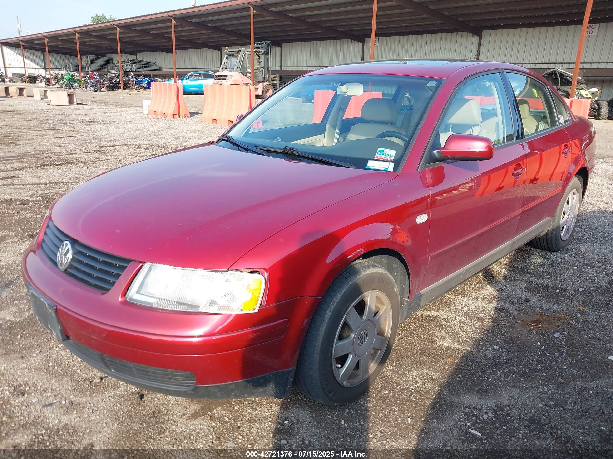 2000 Volkswagen Passat Gls Красный vin: WVWMA23B9YP359969