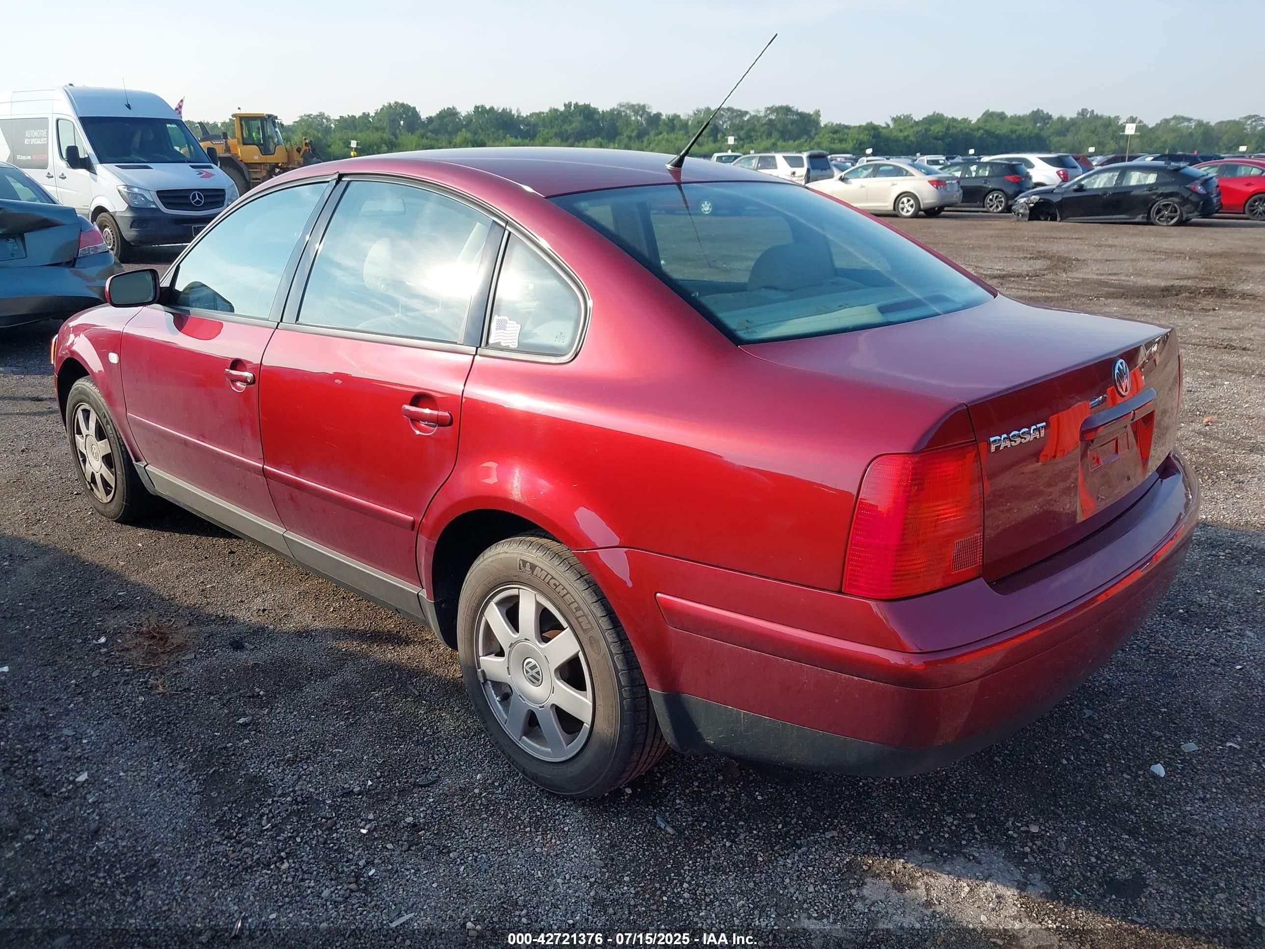 2000 Volkswagen Passat Gls Красный vin: WVWMA23B9YP359969