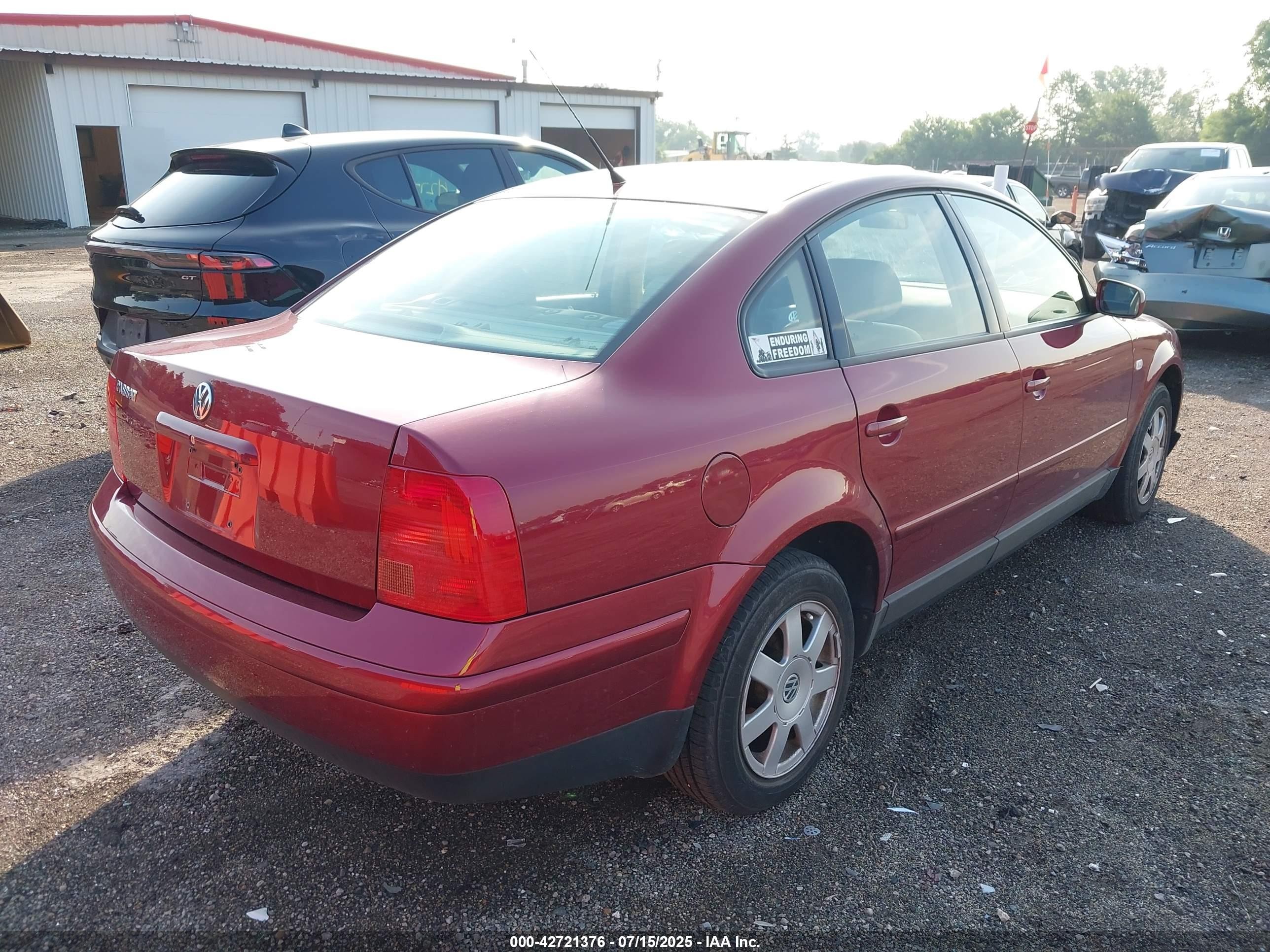 2000 Volkswagen Passat Gls Красный vin: WVWMA23B9YP359969