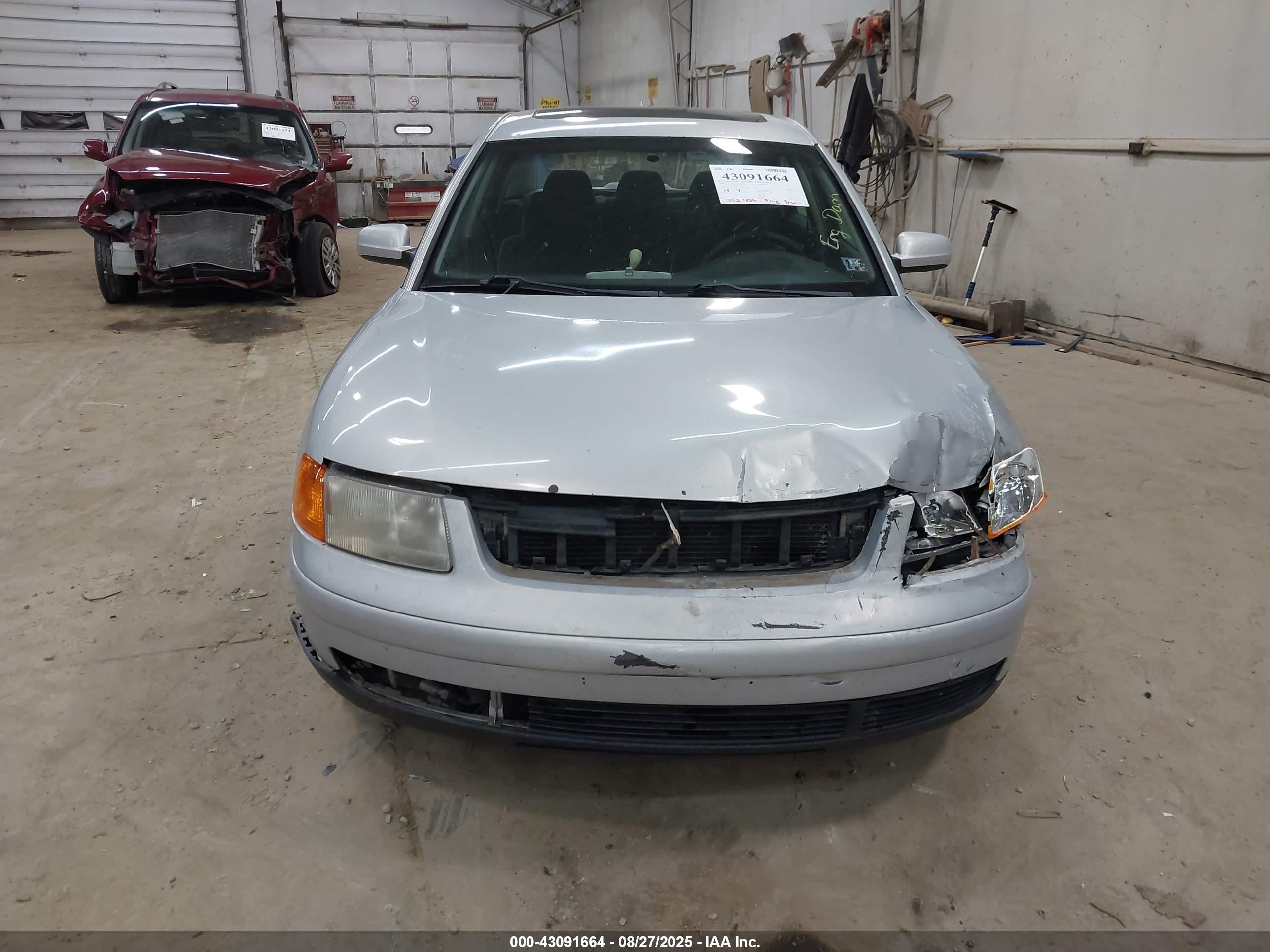 2000 Volkswagen Passat Gls Серебряный vin: WVWMA23B9YP361995
