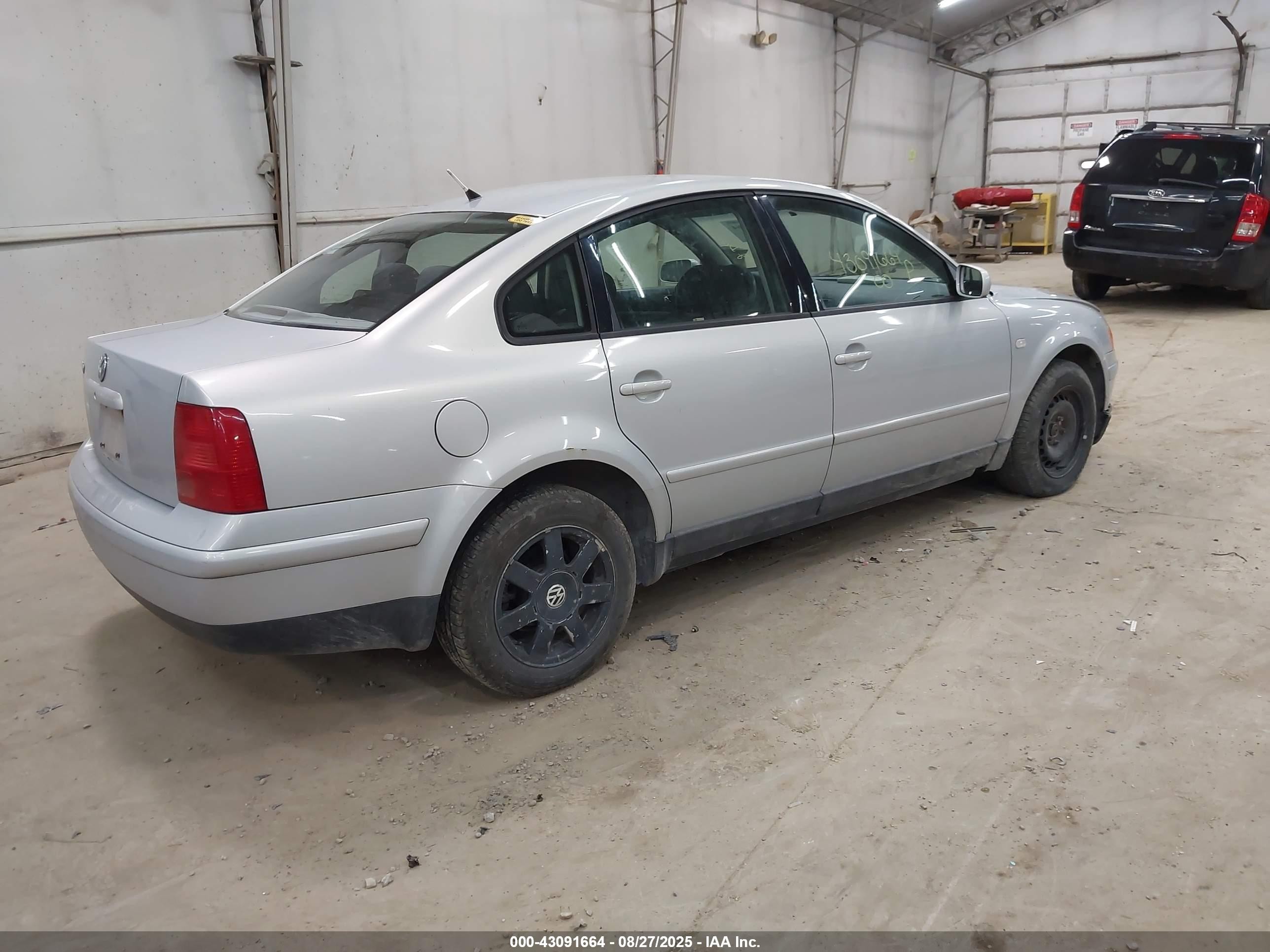 2000 Volkswagen Passat Gls Серебряный vin: WVWMA23B9YP361995