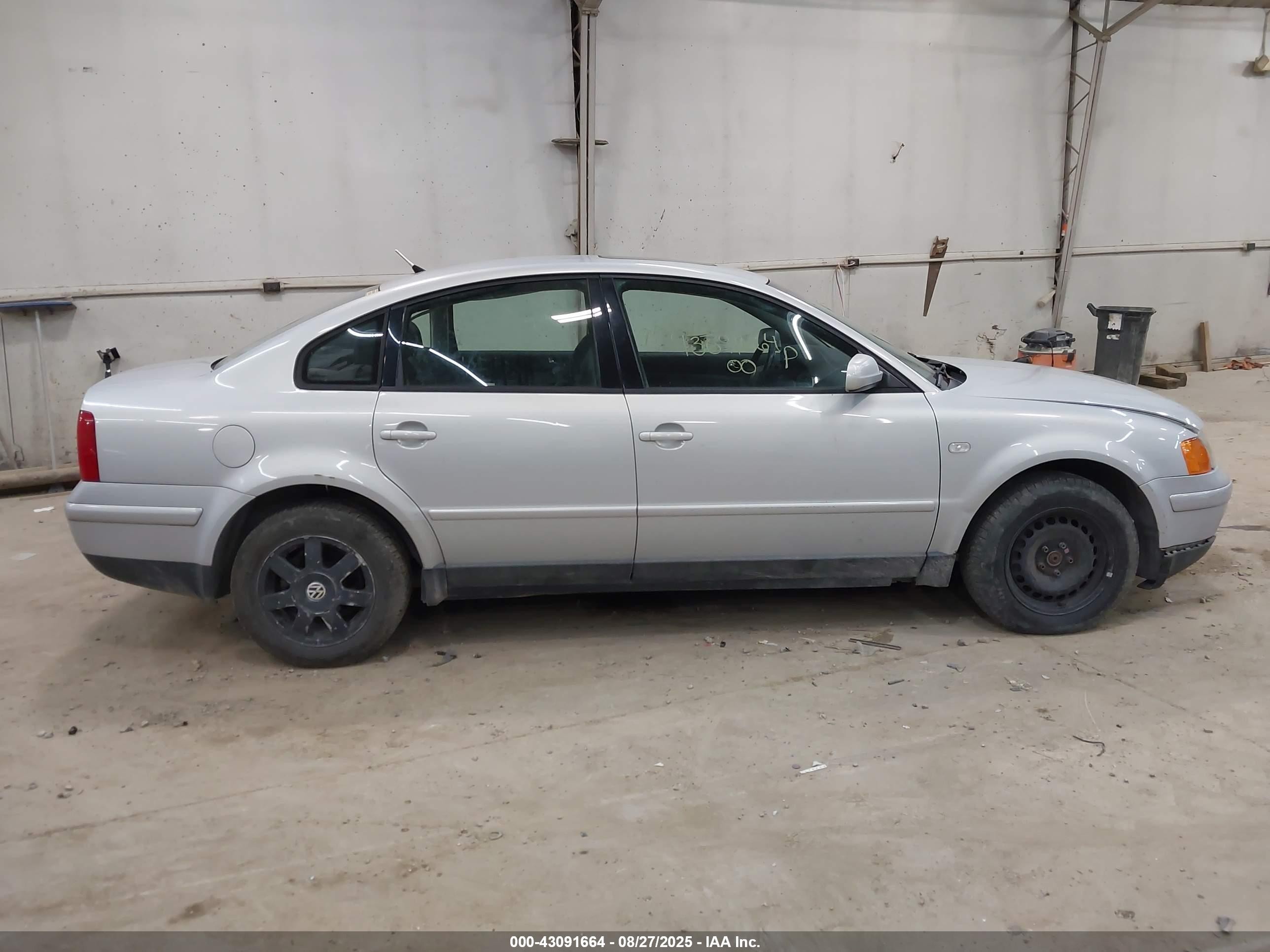 2000 Volkswagen Passat Gls Серебряный vin: WVWMA23B9YP361995