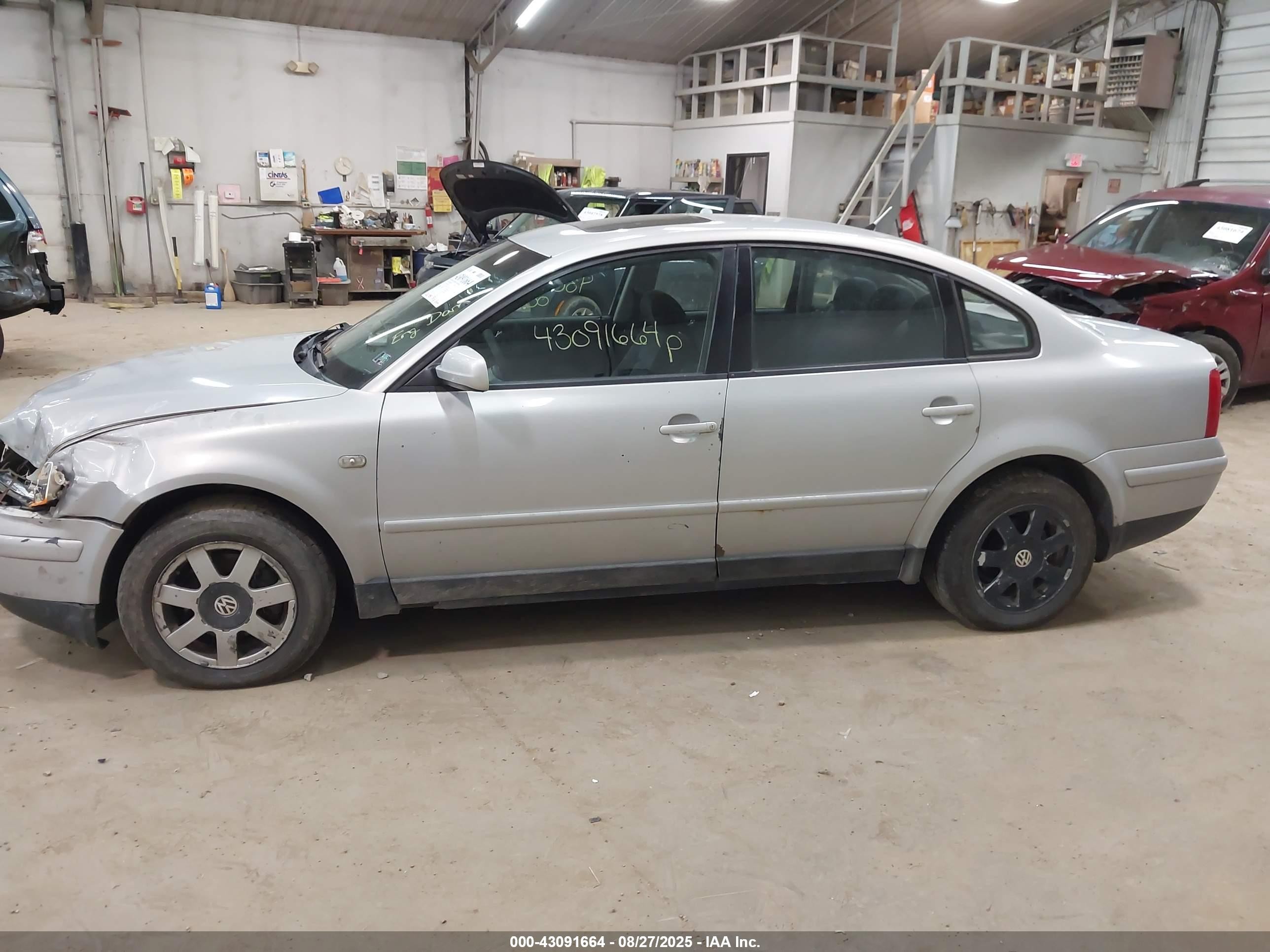 2000 Volkswagen Passat Gls Серебряный vin: WVWMA23B9YP361995